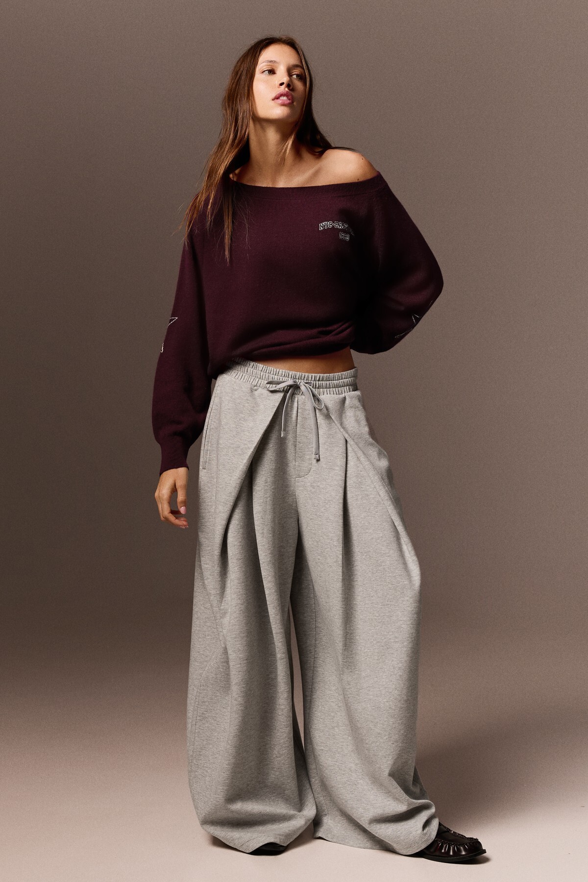 Bershka Grafik desenli geniş yaka kazak görsel 4
