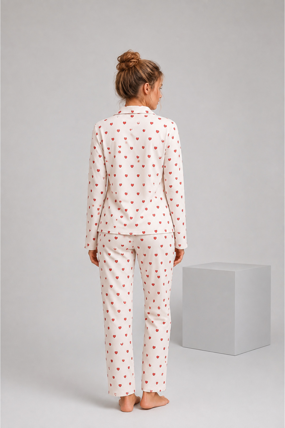 Pijamask Kadın Beyaz Kırmızı Kalp Desenli Uzun Kollu Düğmeli Pijama Takımı görsel 5