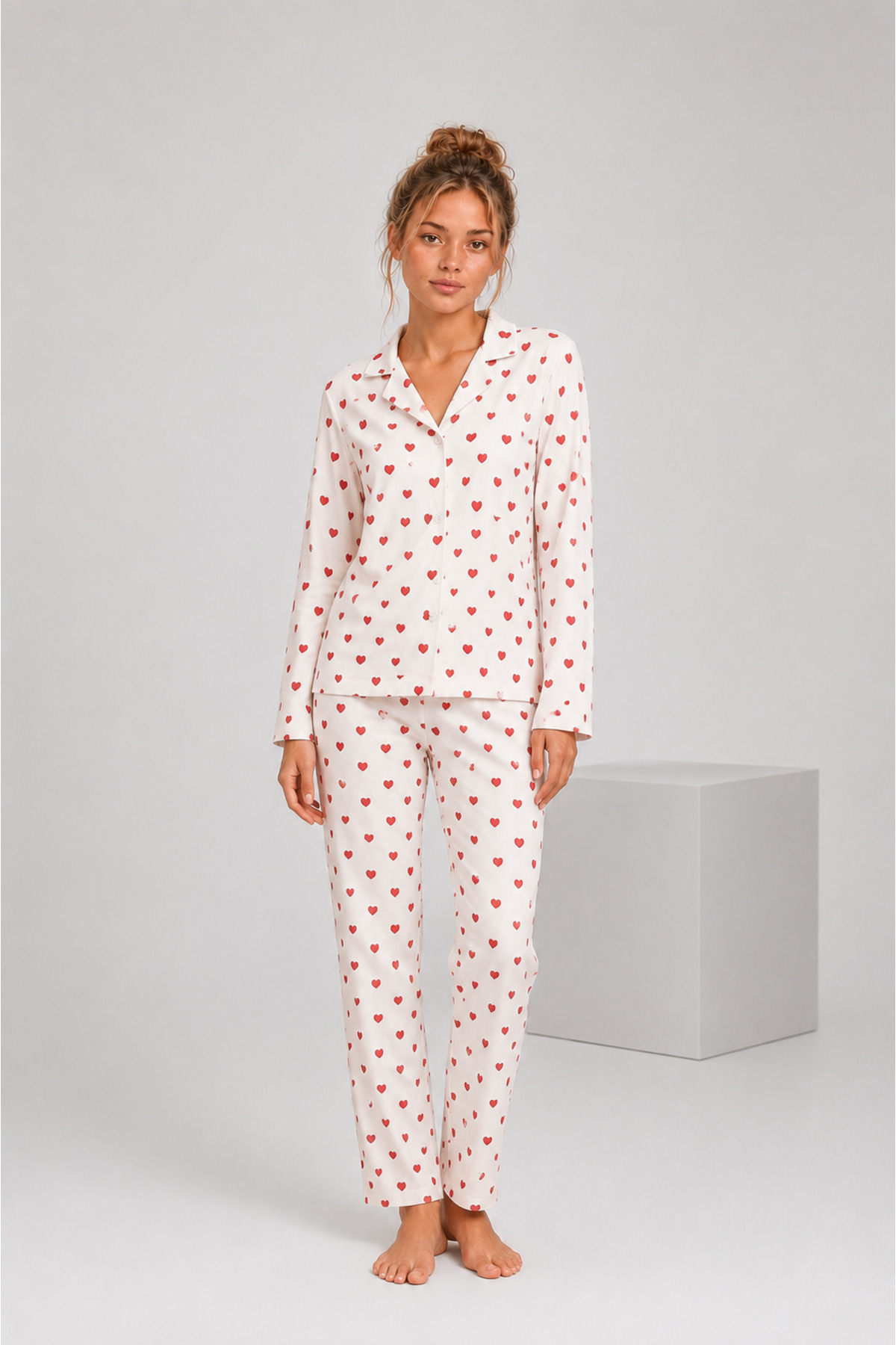 Pijamask Kadın Beyaz Kırmızı Kalp Desenli Uzun Kollu Düğmeli Pijama Takımı görsel 2