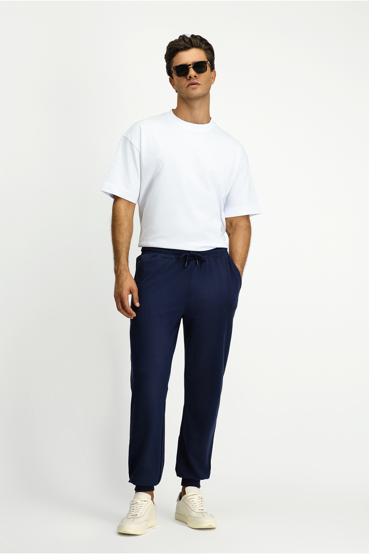 Kiğılı Regular Fit Pamuklu Düz Beli Lastikli Bağcıklı Sweatpant görsel 3