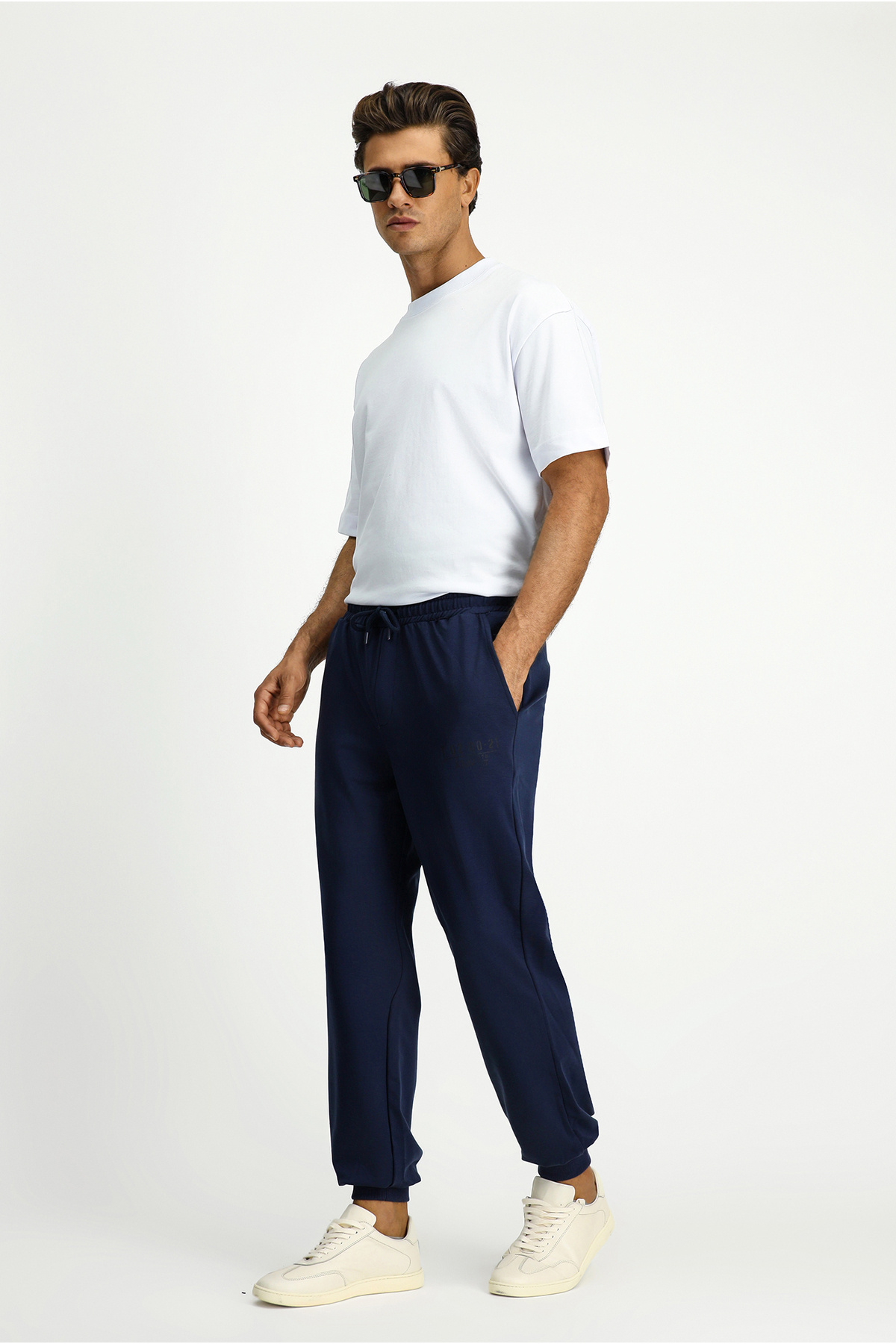 Kiğılı Regular Fit Pamuklu Düz Beli Lastikli Bağcıklı Sweatpant görsel 4