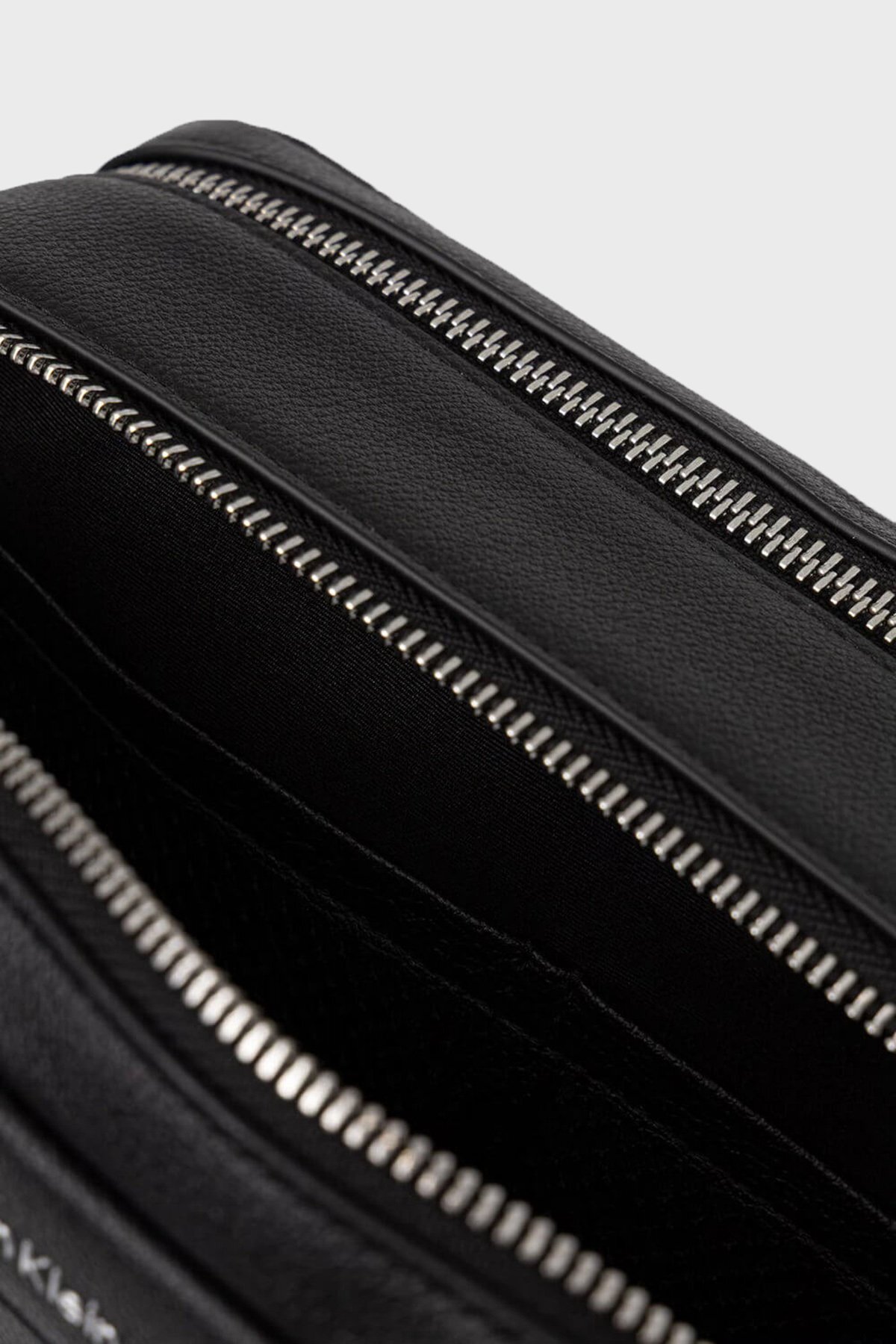 Calvin Klein Erkek Emblem Aop Emboss El Çantası görsel 4