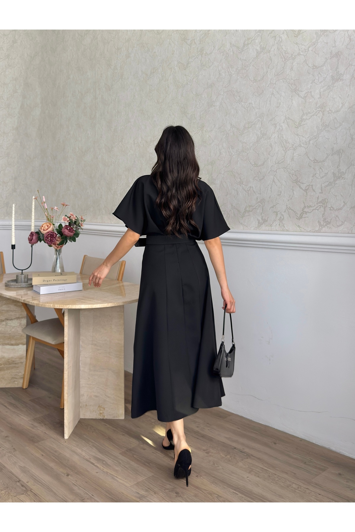 MODA DURAĞI KALİTELİ MİDİ ELBİSE YIRTMAÇ DETAYLI KEMERLİ görsel 6