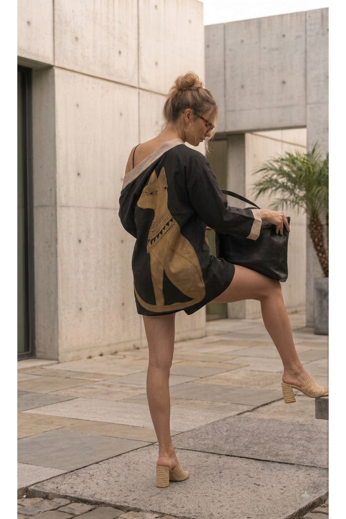 Büyük Antik Mısır Bastet Baskılı El yapımı Unisex Siyah Keten Kimono Kaftan — Siyah · Görünüm 4