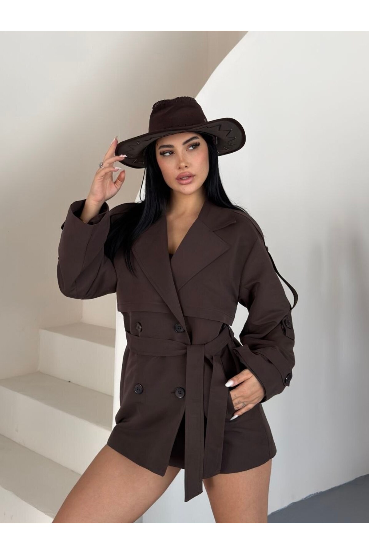 gm giyimarket Yeni Sezon Kadın Oversize Kemer Detaylı Kruvaze Yaka Midi Trençkot görsel 3