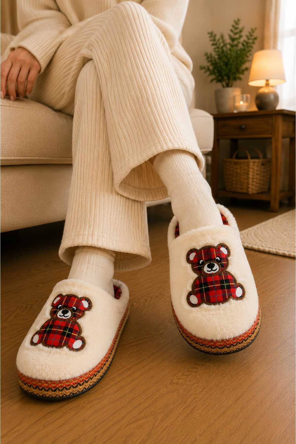Slipcat Unisex, Ekose Desenli, Ayı Figürlü, Yumuşak, Peluş Kışlık Ev Terliği görsel 2