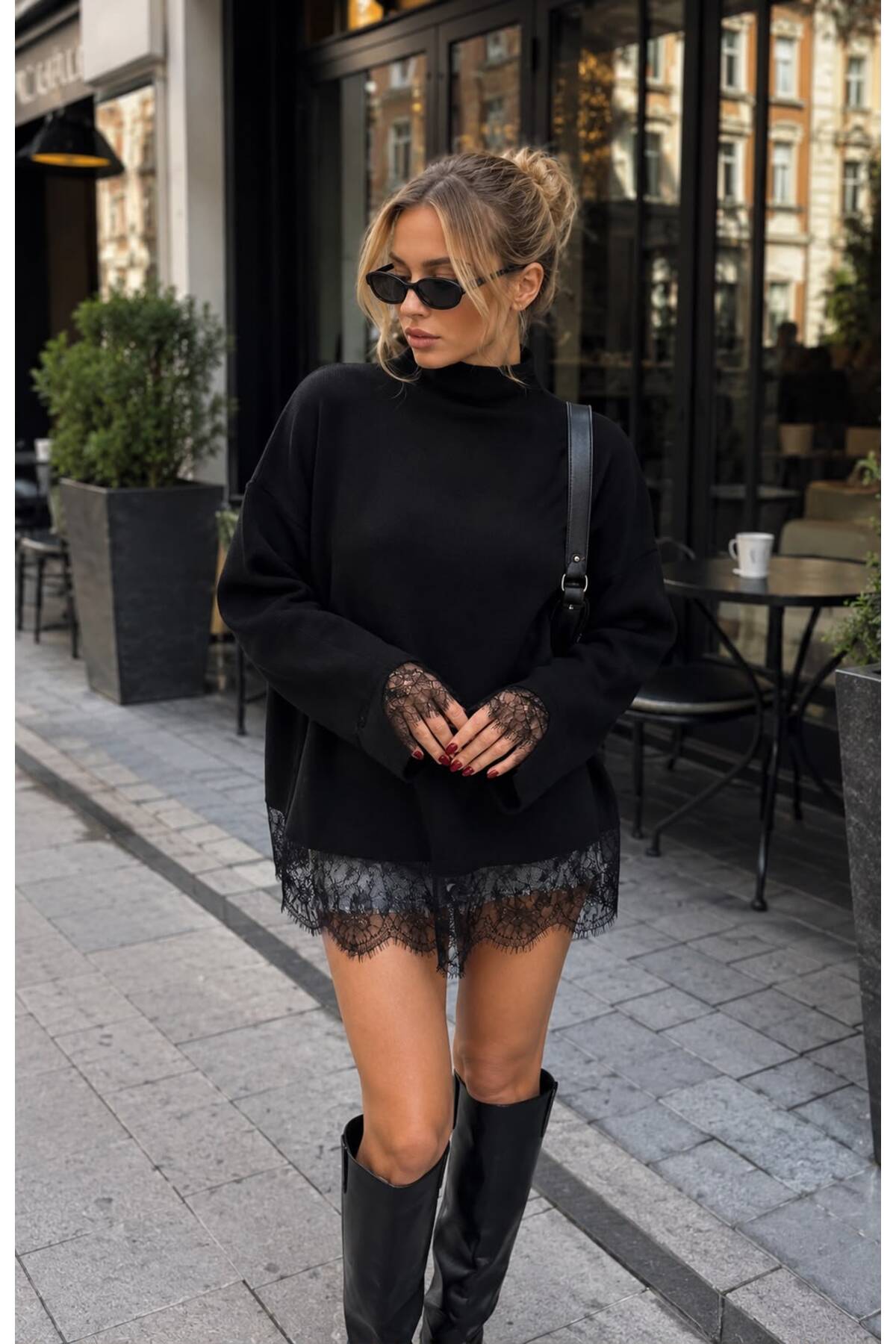 STF MODA Kadın Siyah Dantel Detaylı Yarım Balıkçı Yaka Oversize Triko Kazak