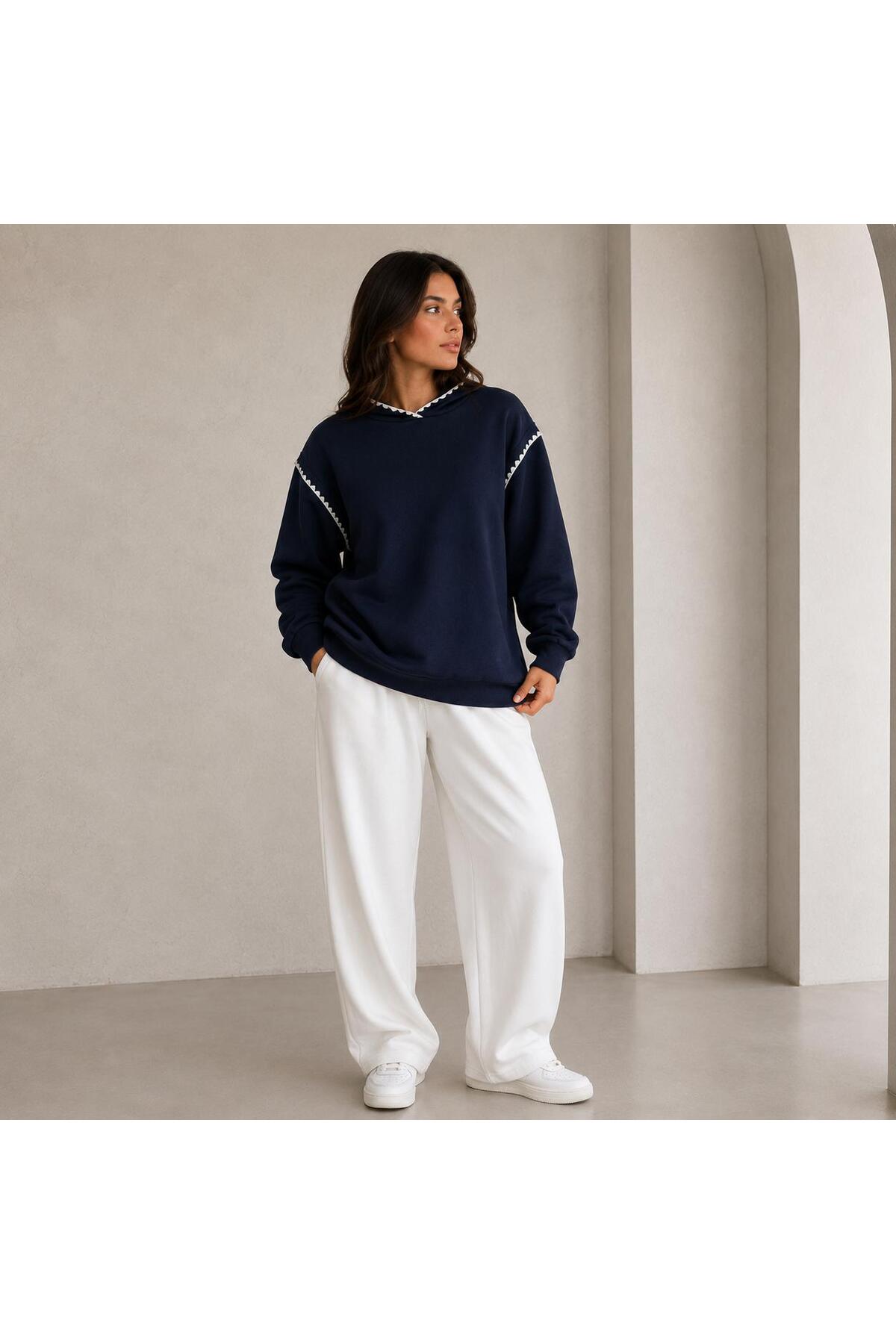 herkesemoda Yaka ve Kol Süs Dikiş Detaylı Kapüşonlu 2 İplik Şardonlu Sweatshirt görsel 2