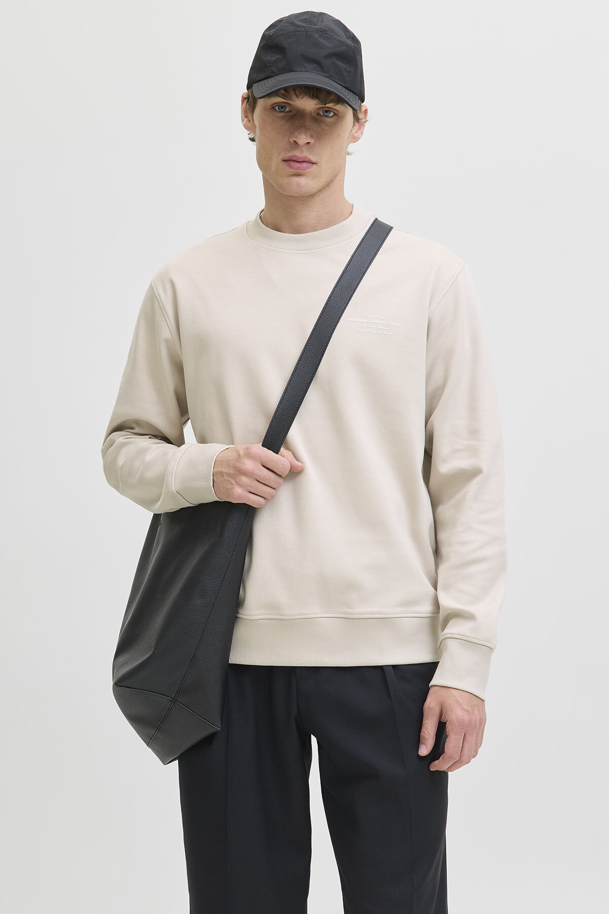 سویشرت مردانه جک جونز مشکی برندینگ یقه گرد کد ۱۲۲۶۱۳۸۶ جک اند جونز سویشرت Jack & Jones