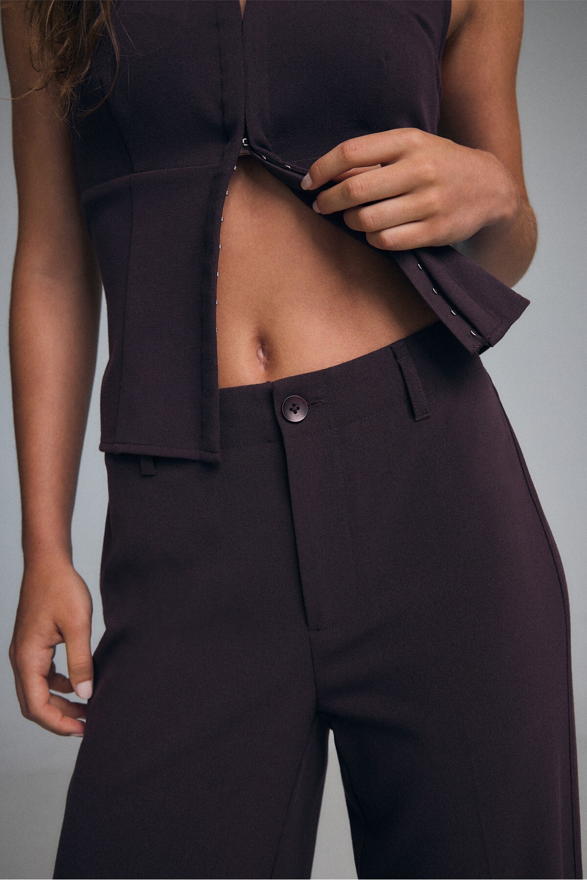 Stradivarius Dar kesim düz paça klasik pantolon görsel 4
