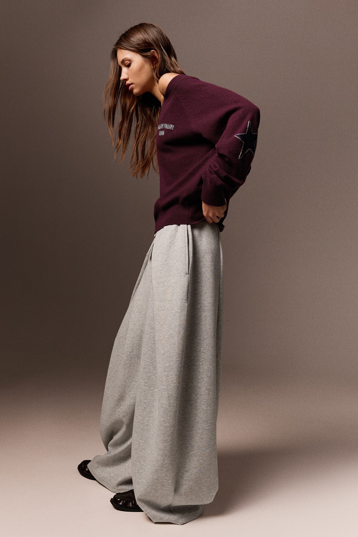 Bershka Grafik desenli geniş yaka kazak görsel 5