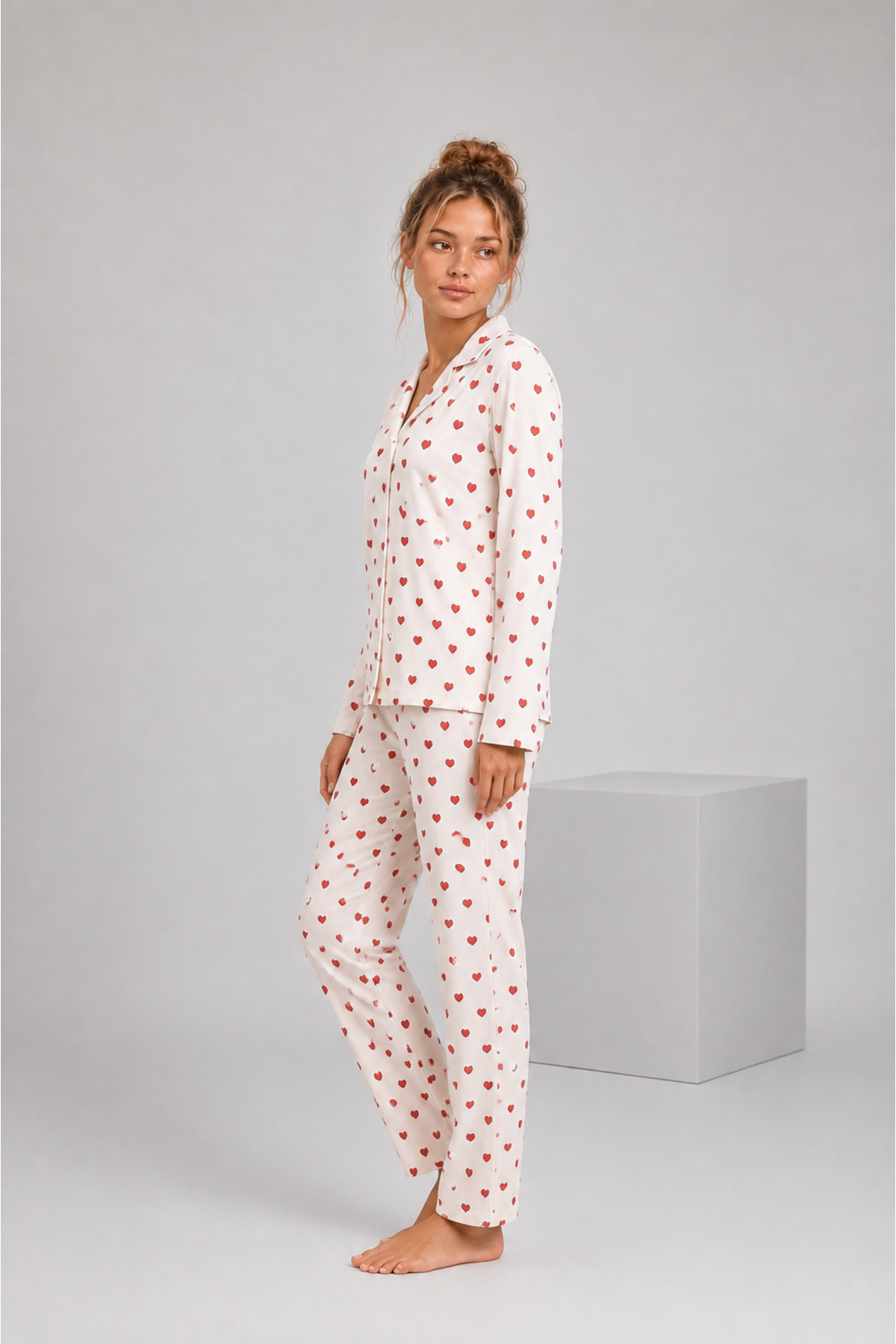 Pijamask Kadın Beyaz Kırmızı Kalp Desenli Uzun Kollu Düğmeli Pijama Takımı görsel 4