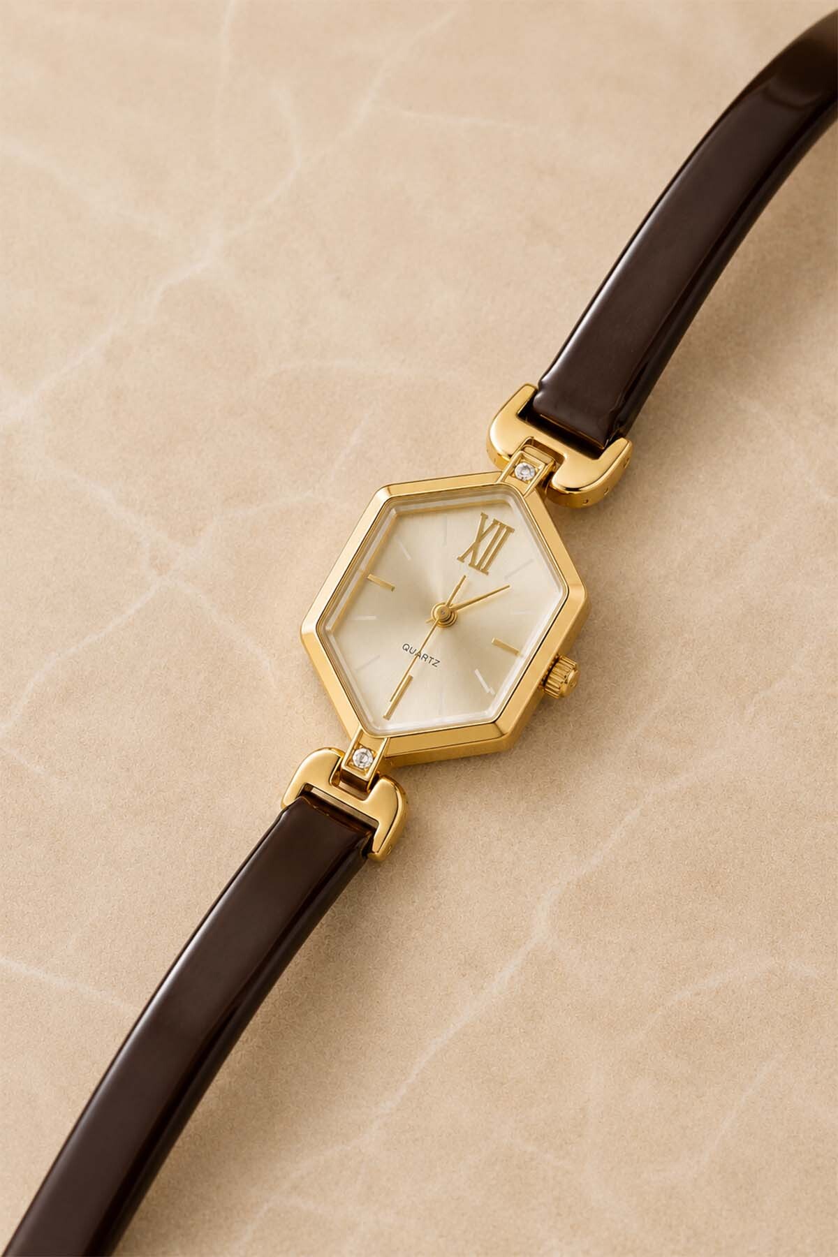 GANYMET Ganios Kadın Kol Saati, Parlak Kahverengi Minimal Kordon, Gold Geometrik Kasa ve Taş Detaylı Kasa Özel Tasarım Kadın Saat görsel 4