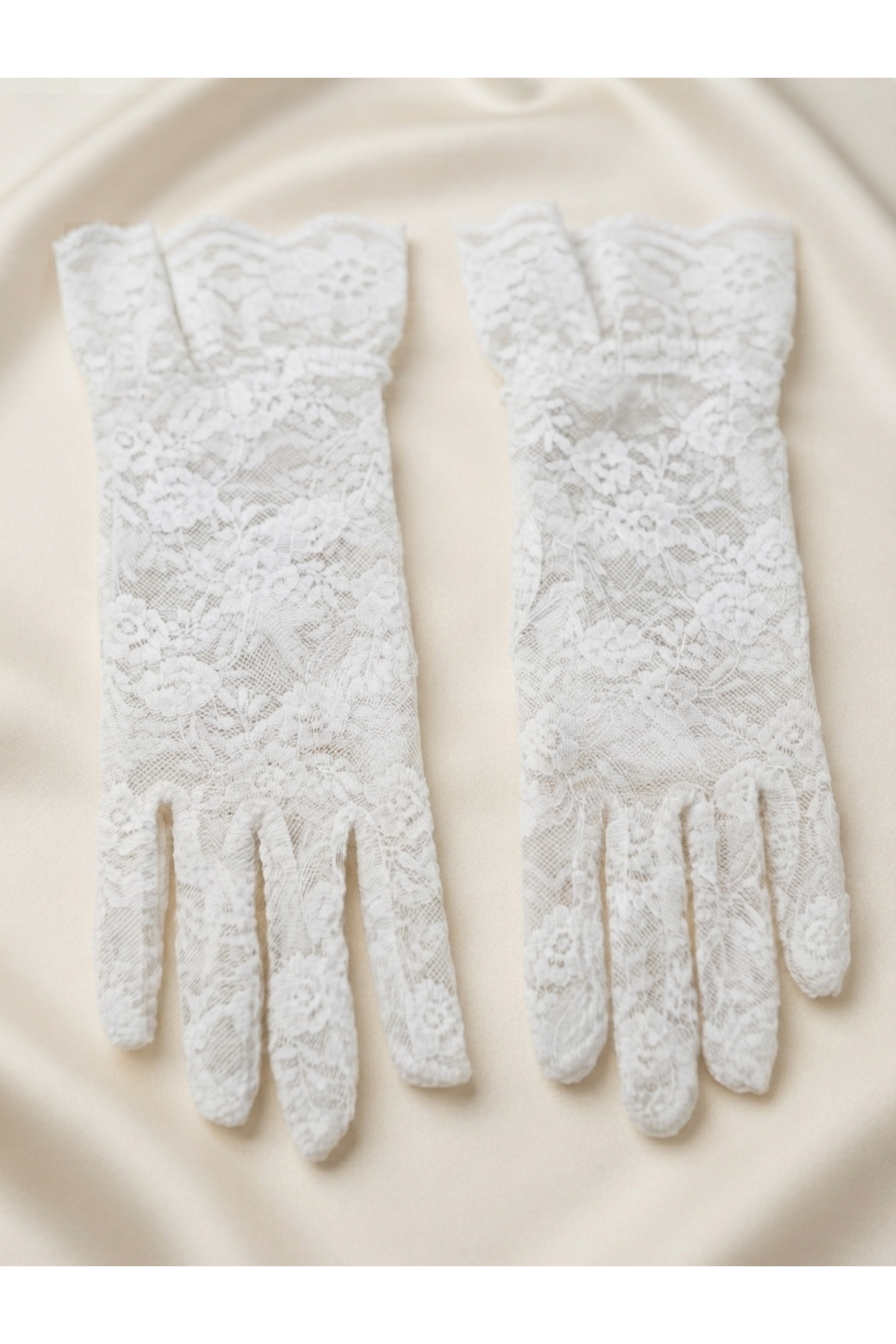 Esram Butik Beyaz Dantel Gelin Eldiveni, Fırfır Detaylı Gelin Aksesuarı ve Nikah Eldiveni görsel 7