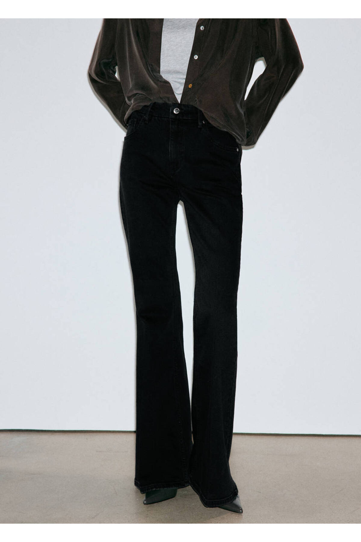 MANGO Woman İspanyol paça yüksek bel jean pantolon