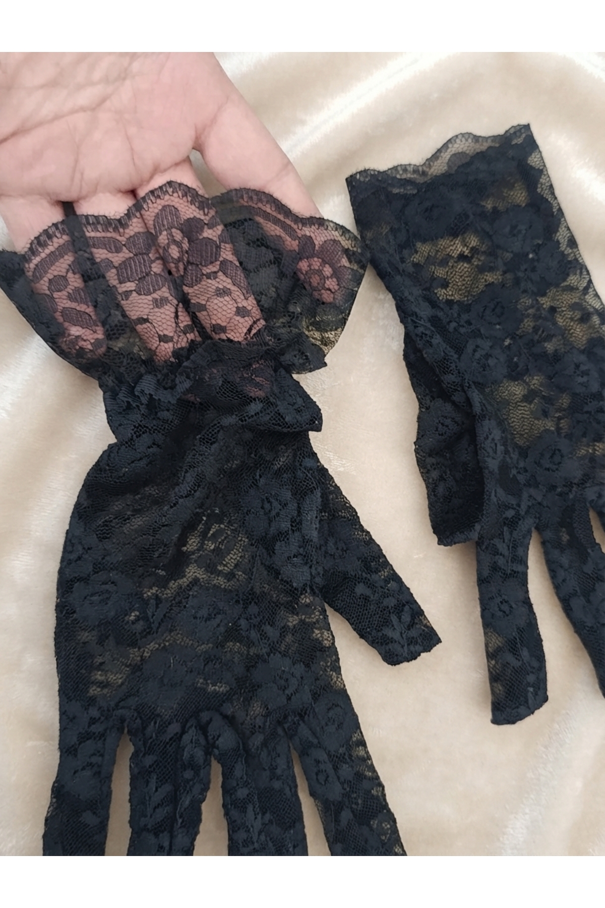 Esram Butik Siyah Dantel Gelin Eldiveni, Fırfır Detaylı Gelin Aksesuarı ve Nikah Eldiveni görsel 3