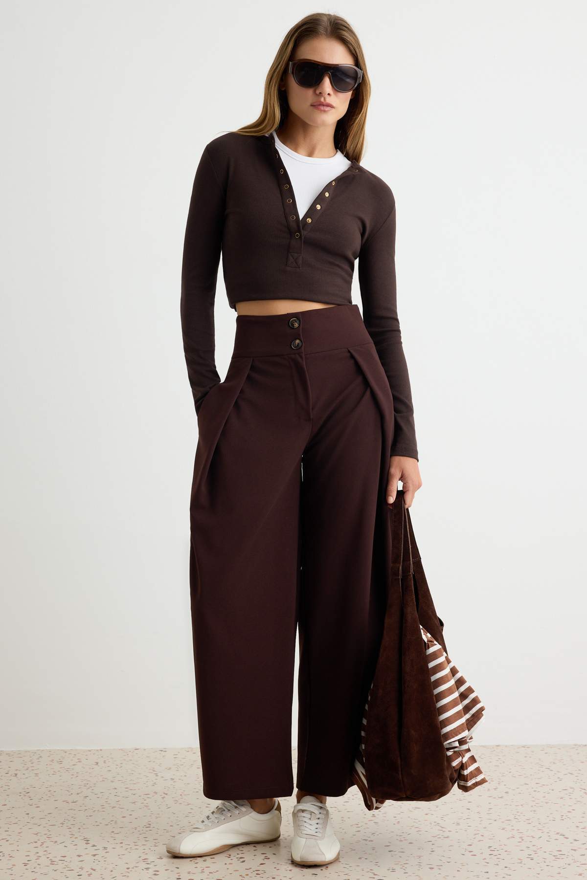 Trendyolmilla Kahverengi Düz Wide/Geniş Paça Leg Yüksek Bel Pile Detaylı Örme Pantolon TWOAW27PL00051