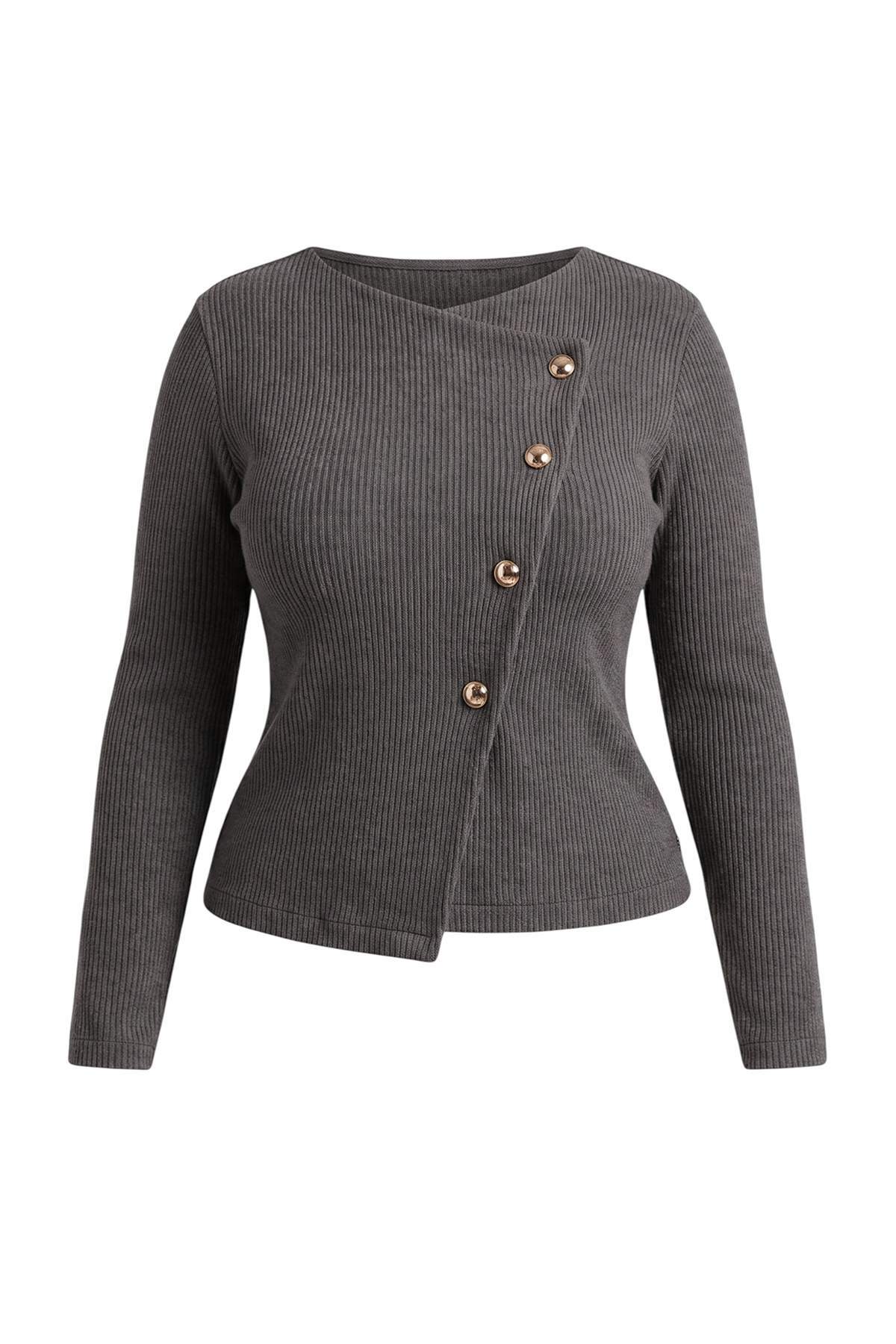 Trendyolmilla Curve Gri Asimetrik Düğme Detaylı Trko Görünümlü Regular Örme Bluz TBBAW27AF00045