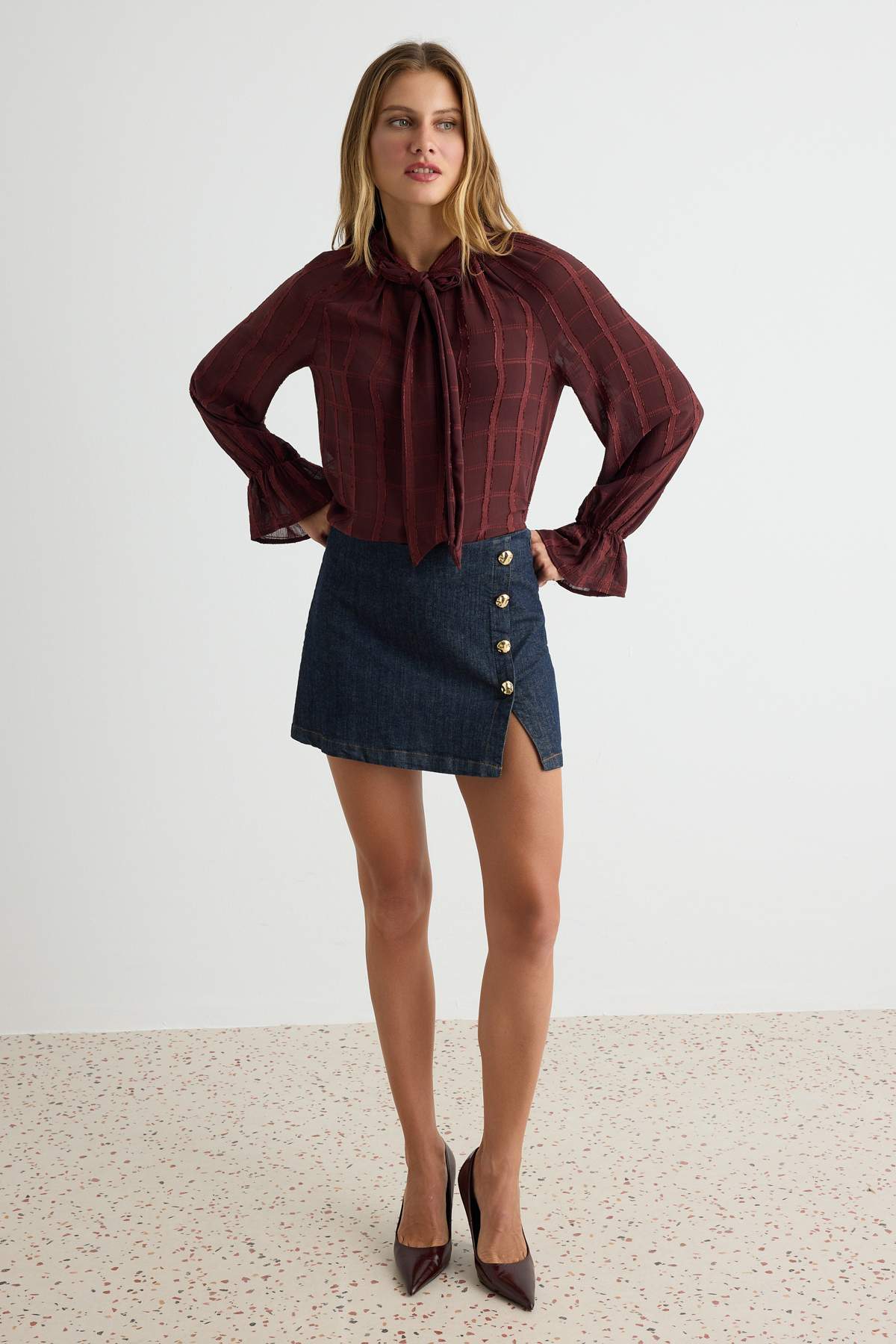 Trendyolmilla Bordo Fular Detaylı Dokuma Gömlek TWOAW27GO00105