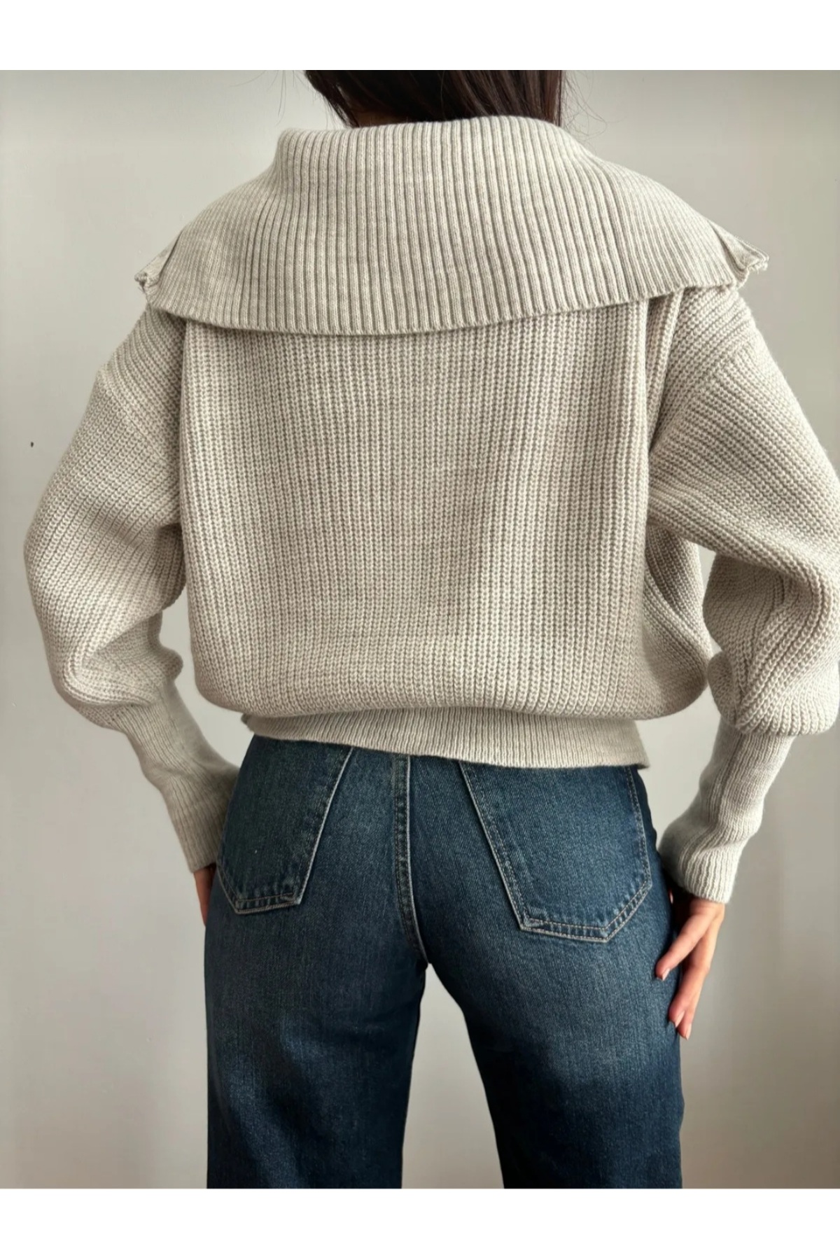 İLMERA Kadın bej Fermuarlı Devrik Yaka Triko Hırka Oversize Crop Örgü Ceket görsel 3