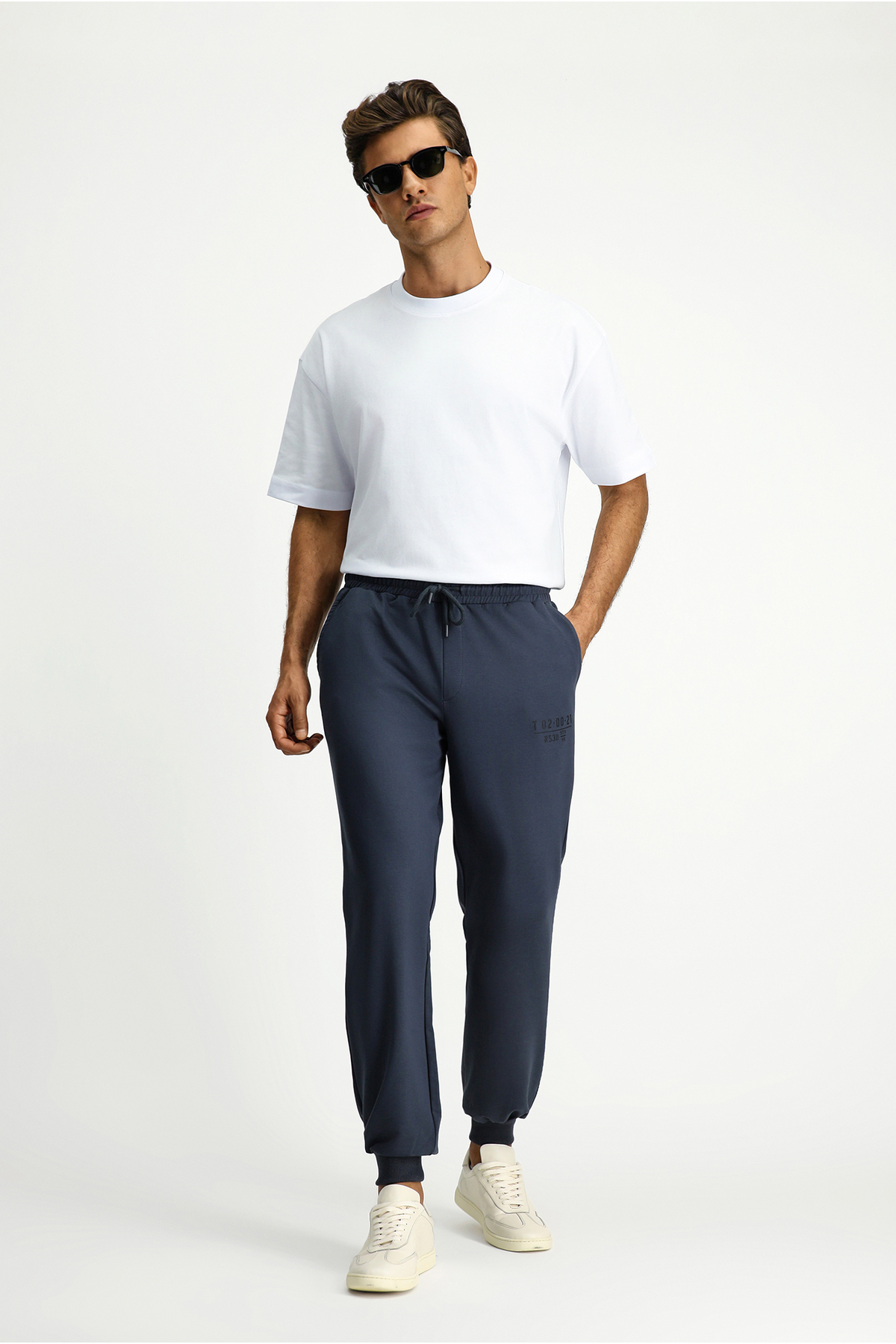 Kiğılı Regular Fit Pamuklu Düz Beli Lastikli Bağcıklı Sweatpant görsel 3