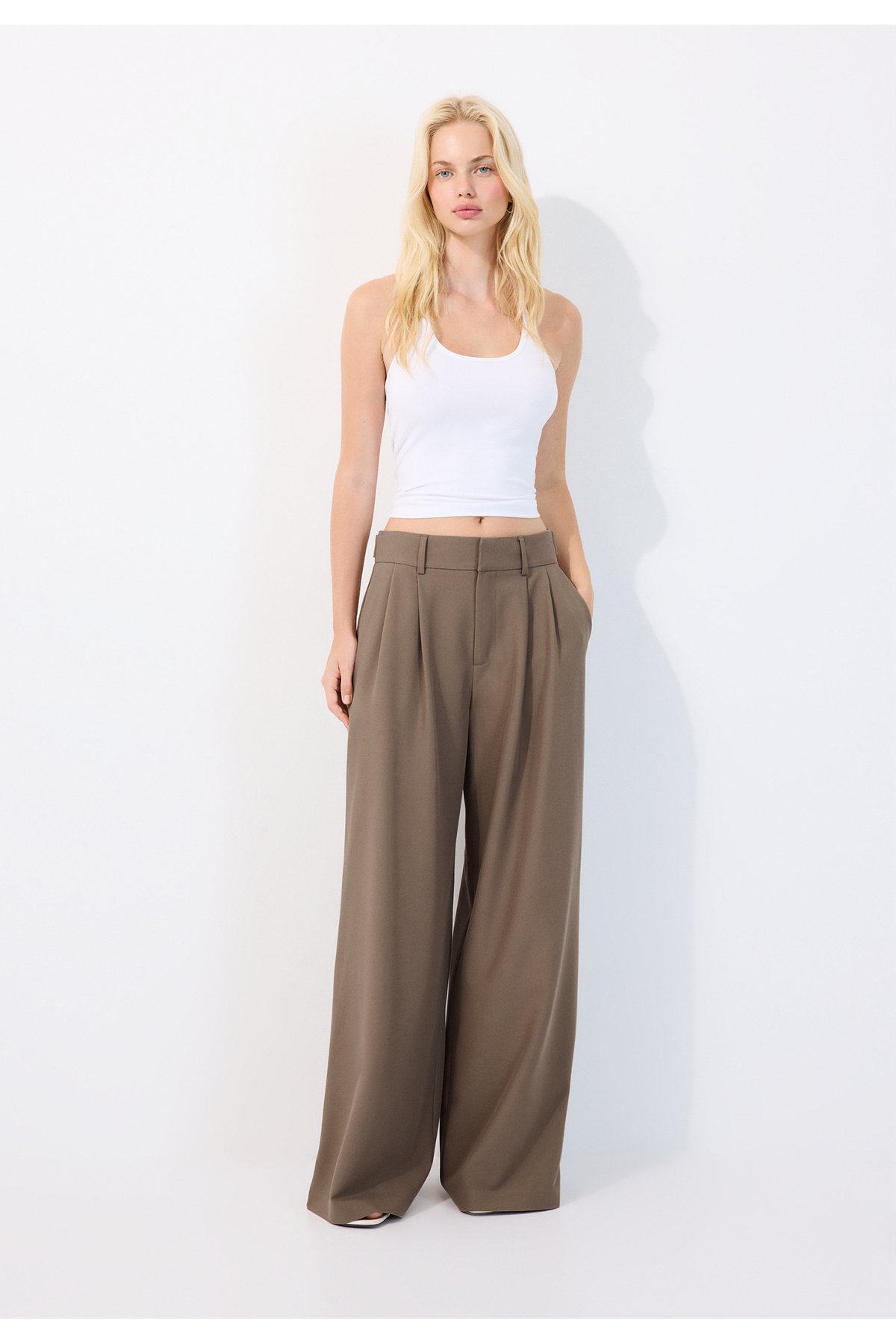 Stradivarius Düğmeli geniş paça kumaş pantolon