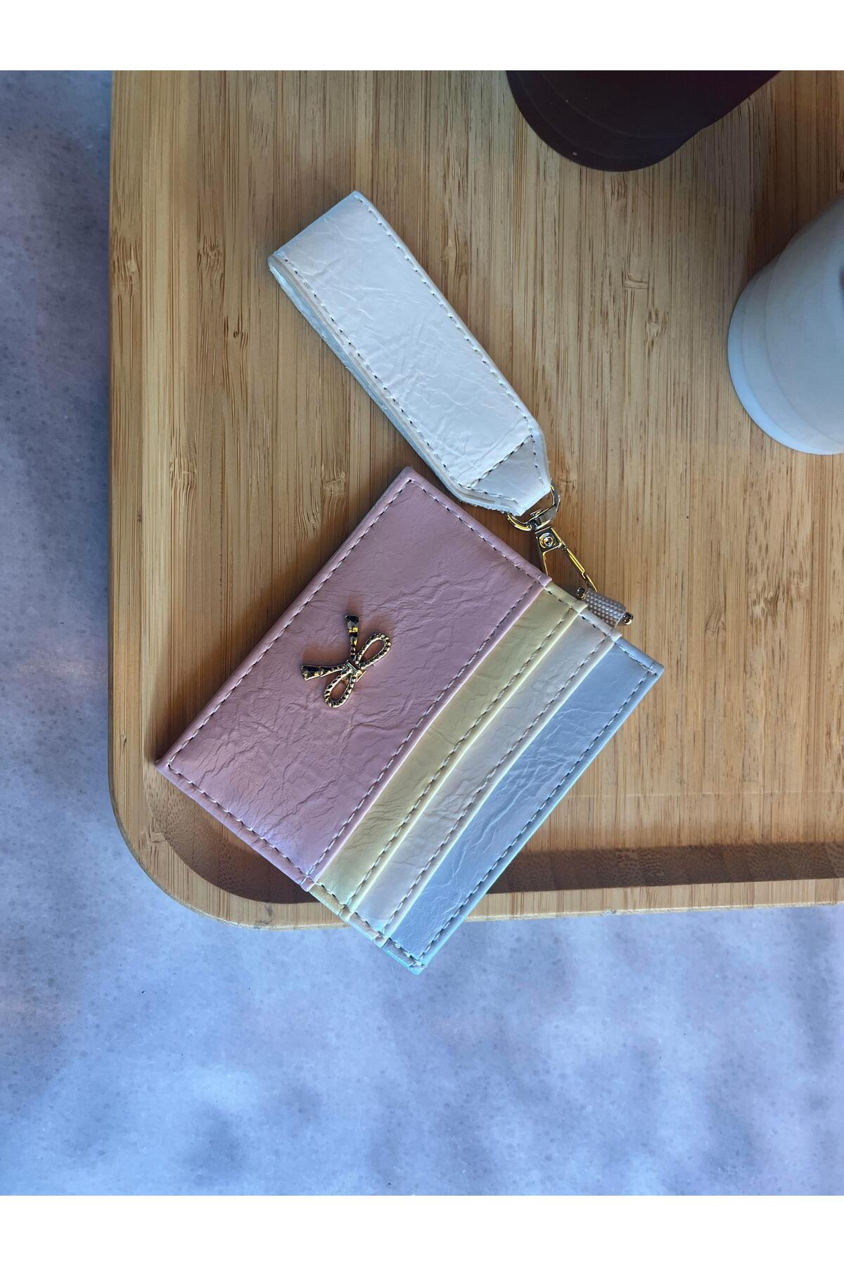 Lavora Bags Viona Kadın Fiyonk Detaylı Anahtarlıklı Parlak Suni Deri Kartlık görsel 3