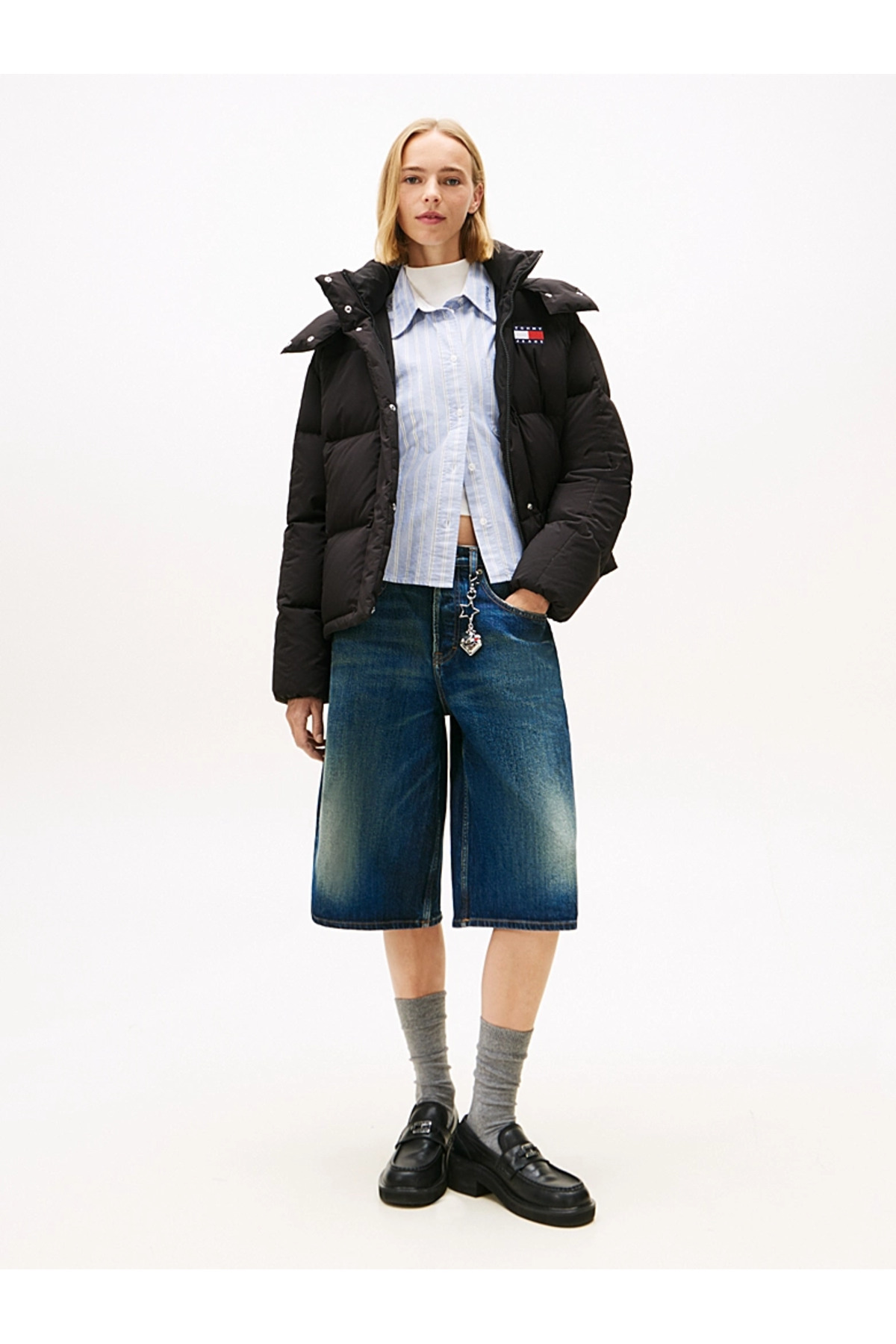Tommy Hilfiger Kadın Marka Logolu Normal Kesimli Dik Yakalı Çıkarılabilir Kapüşonlu Günlük Kullanıma Uygun Siyah Mo görsel 3