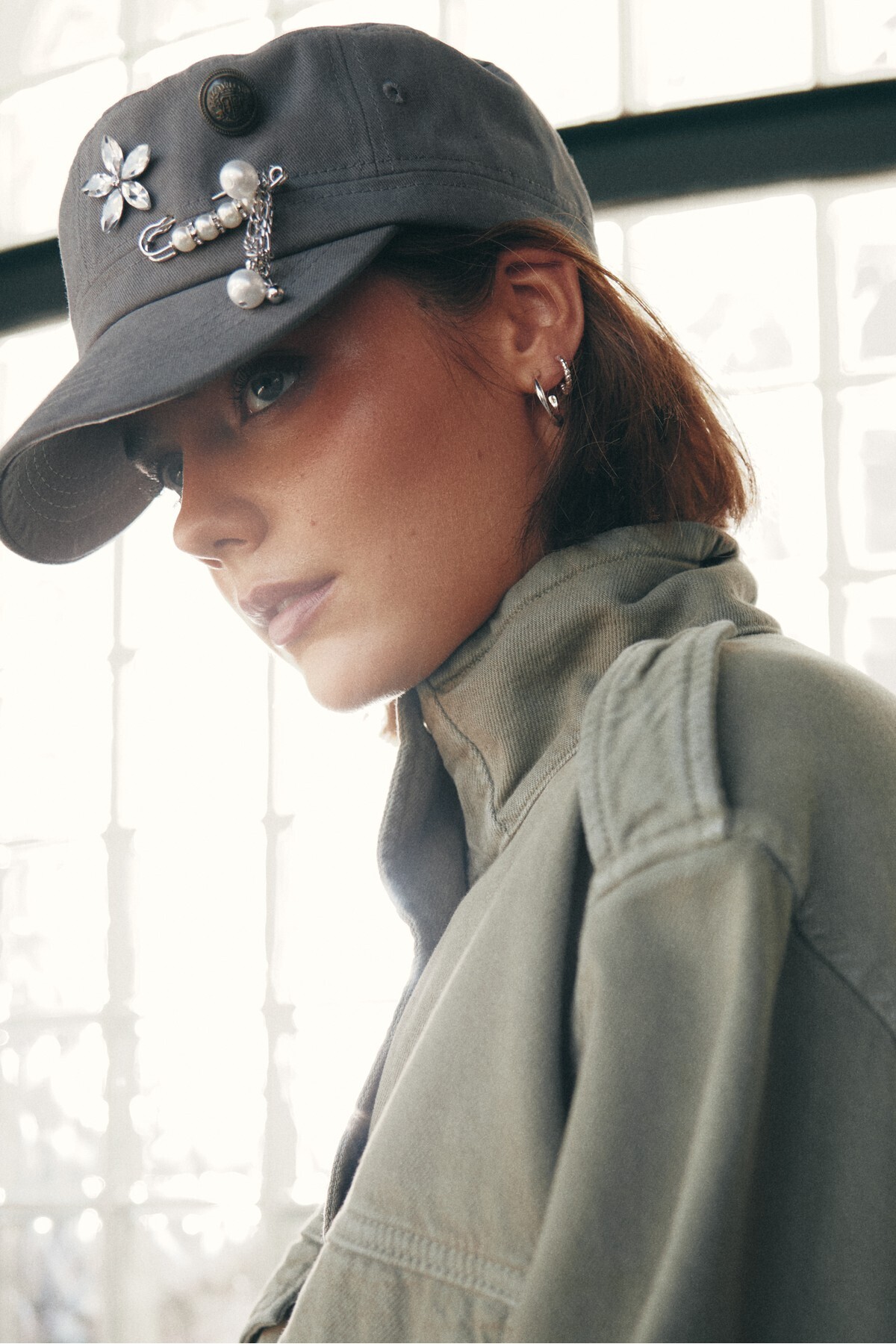 Stradivarius Boncuklu militer şapka görsel 2