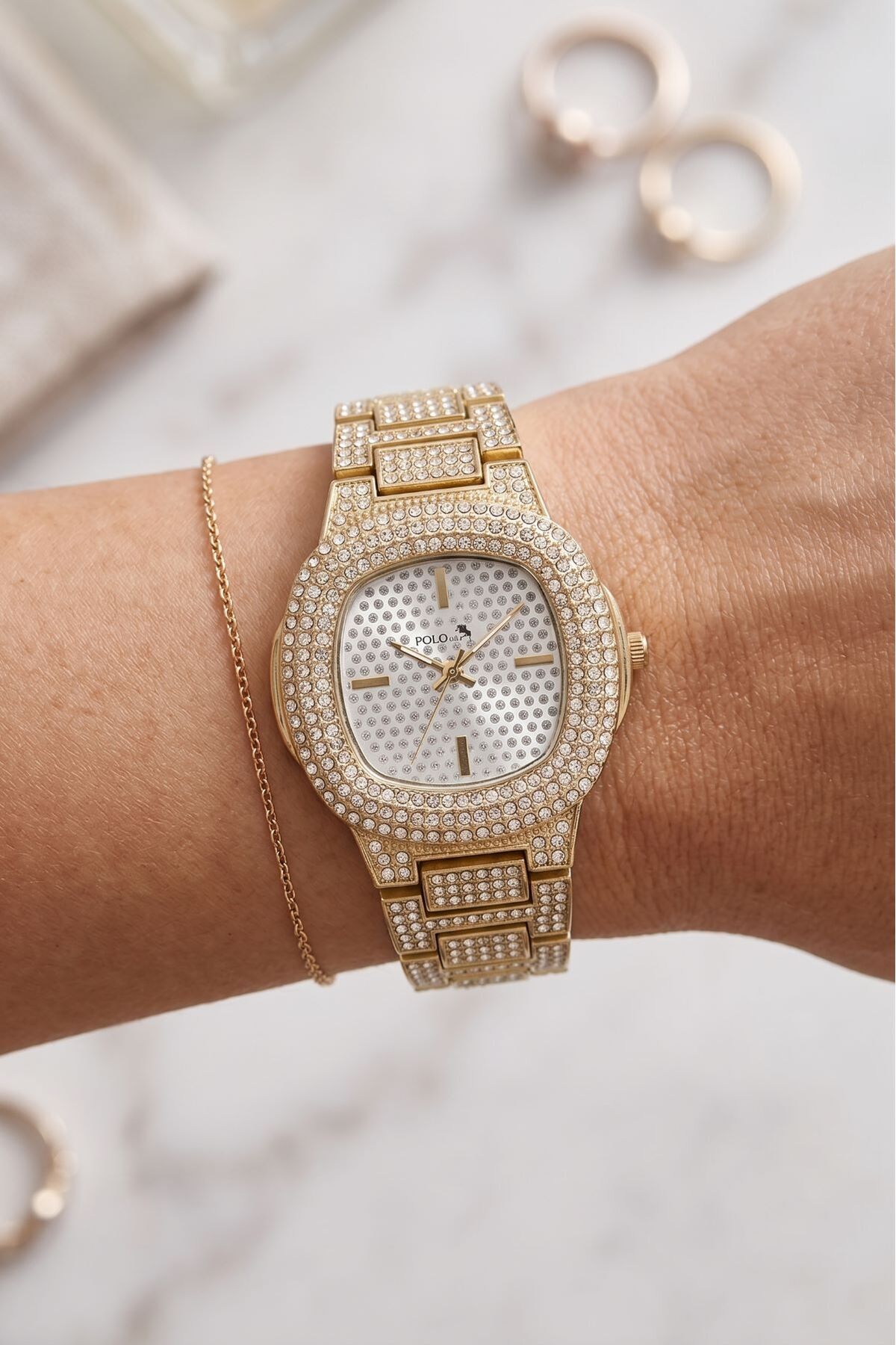 Poloair Tek Sıra Lüx Taşlı Kadın Kol Saati Zirkon Taşlı Baget Bileklik Kombin Gold Renk PL-1329B1 görsel 4