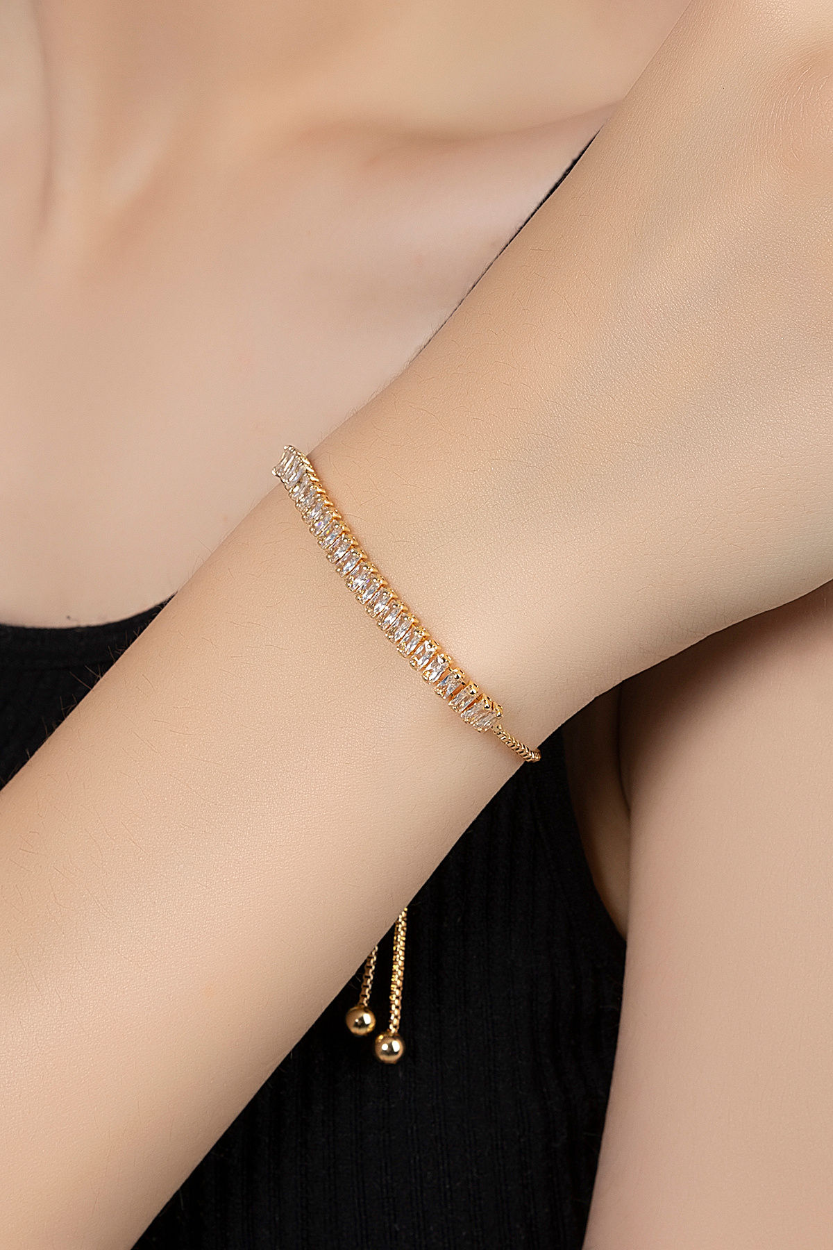 Poloair Tek Sıra Lüx Taşlı Kadın Kol Saati Zirkon Taşlı Baget Bileklik Kombin Gold Renk PL-1329B1 görsel 5