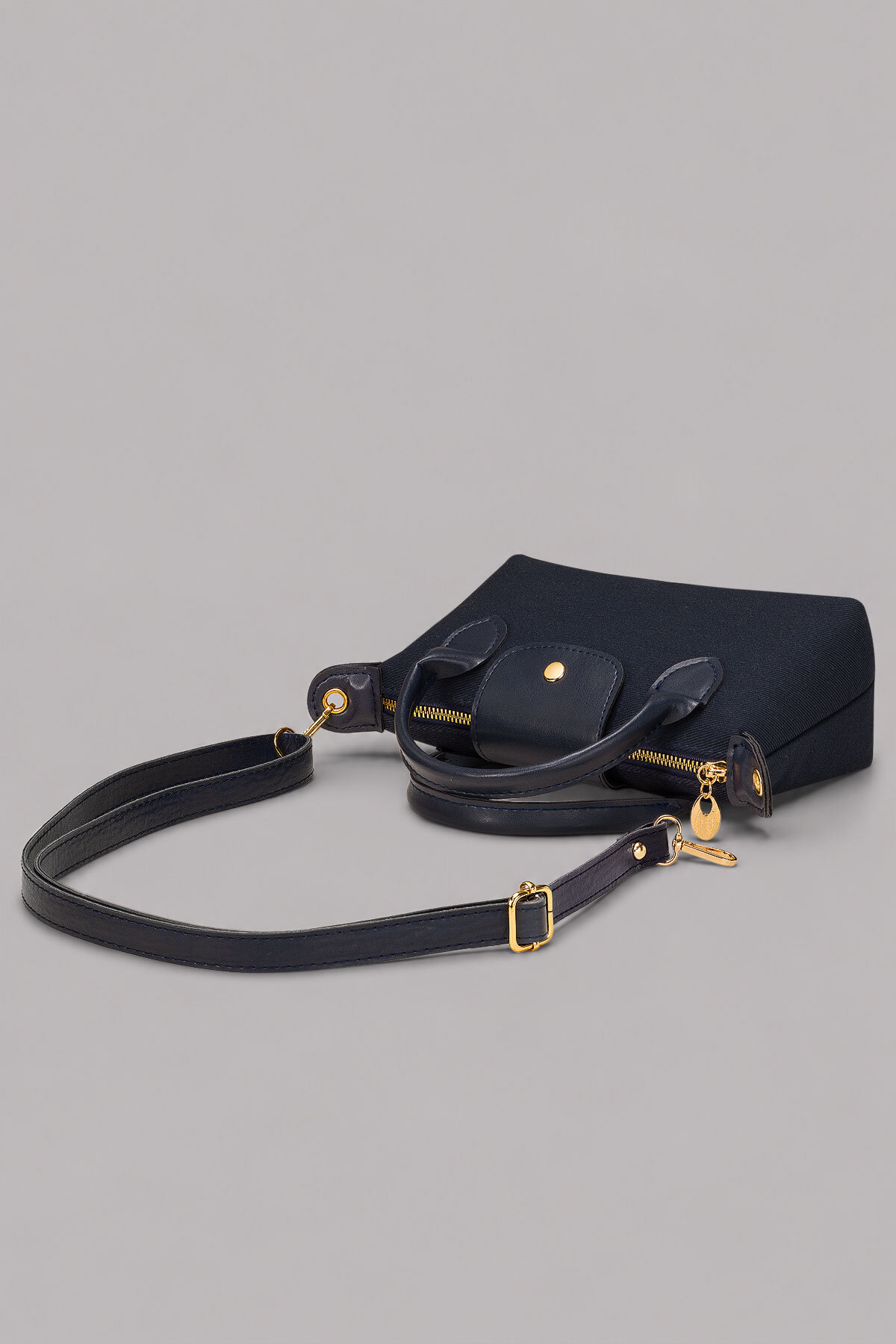Housebags Midnight Navy, Gece Laciverti Dokulu Kanvas Kadın El ve Omuz Çantası, Gold Metal Detaylı, Fermuarlı Mini Çanta görsel 3