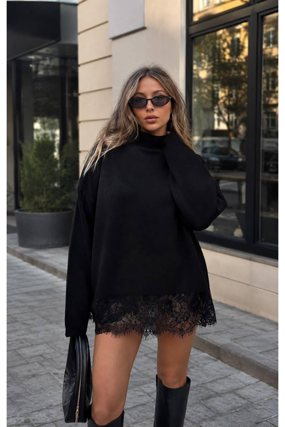 STF MODA Kadın Siyah Dantel Detaylı Yarım Balıkçı Yaka Oversize Triko Kazak görsel 2