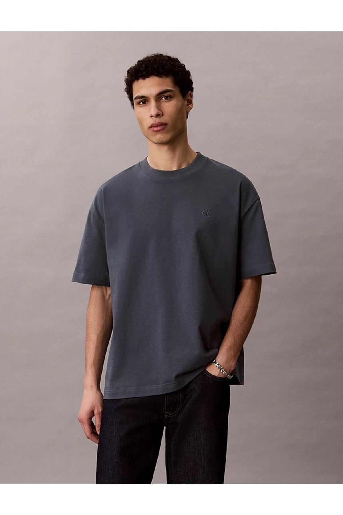 تیشرتمردانهCalvin Kleinرنگارنگ