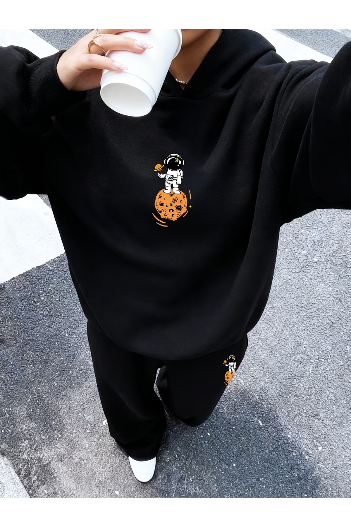 Unisex Erkek Kadın Revolve Astronot Baskılı Oversize 3 İplik Kapüşonlu Hoodie ve Baggy Alt Eşofman Takımı — مشکی darkopiarevolvebgy — تصویر 2 از 3