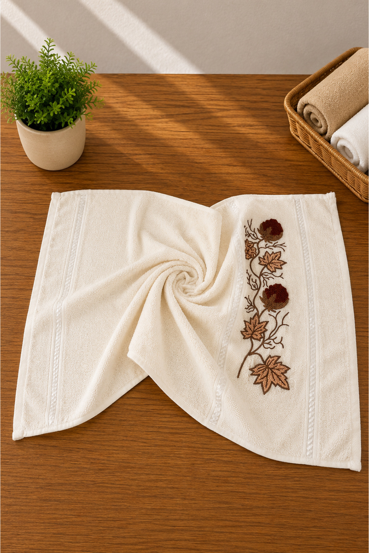 %100 Pamuk Nakışlı El Yüz Havlusu 50x90 cm – Yumuşak Dokulu Dekoratif Havlu