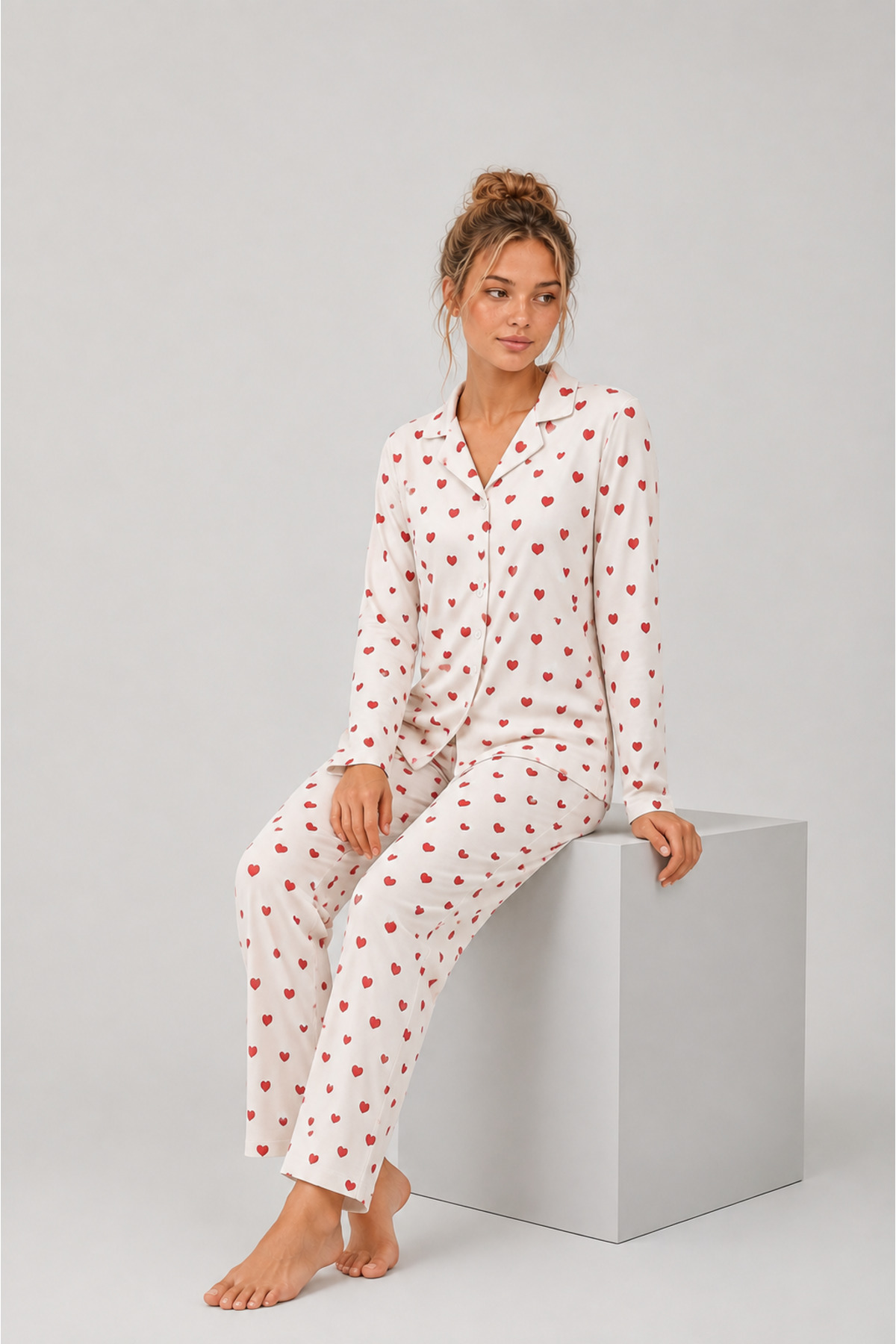 Pijamask Kadın Beyaz Kırmızı Kalp Desenli Uzun Kollu Düğmeli Pijama Takımı