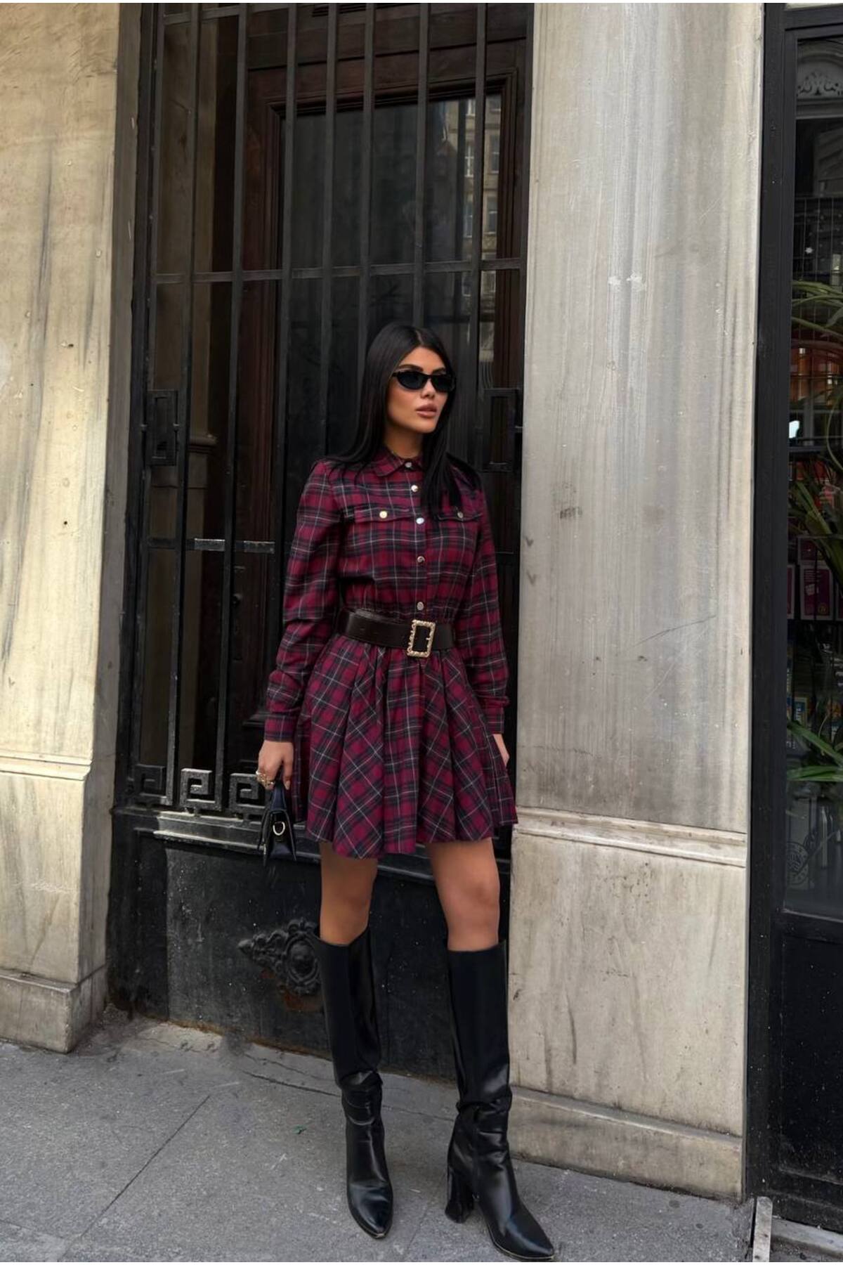 alenmoda Kadın Ekose Desenli Düğme Kapamalı Deri Kemerli Mini Elbise görsel 5
