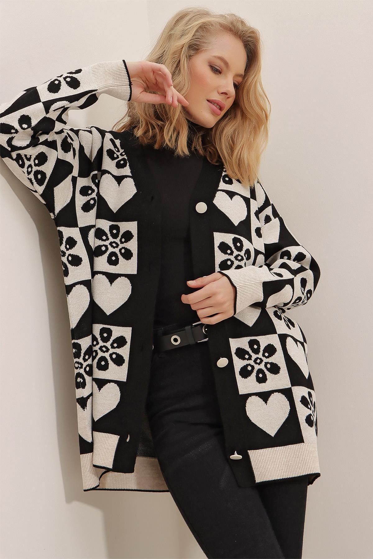 Trend Alaçatı Stili Strickjacke Schwarz Regular Fit Fast ausverkauft