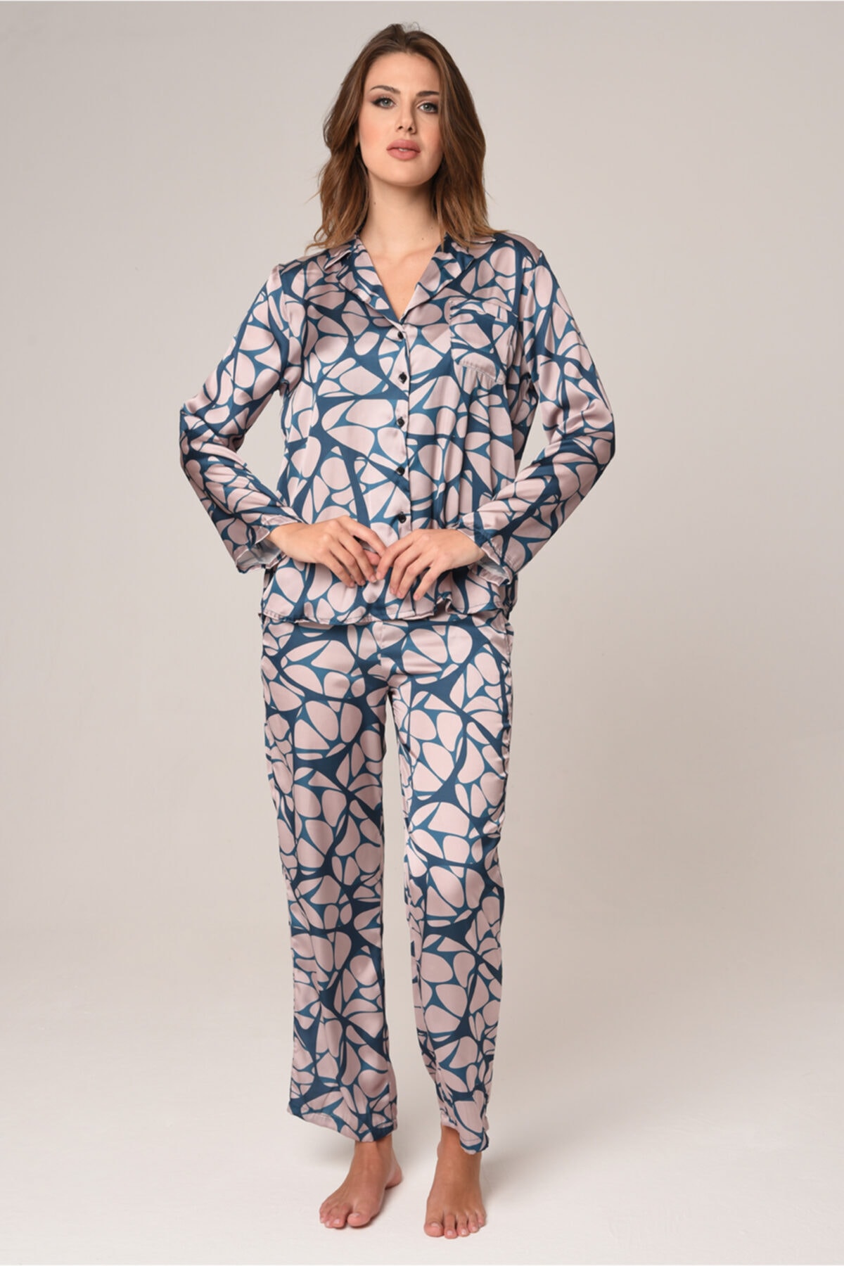 Bolder Pudra Geometrik Desen Ince Ipek Saten Pijama Takımı