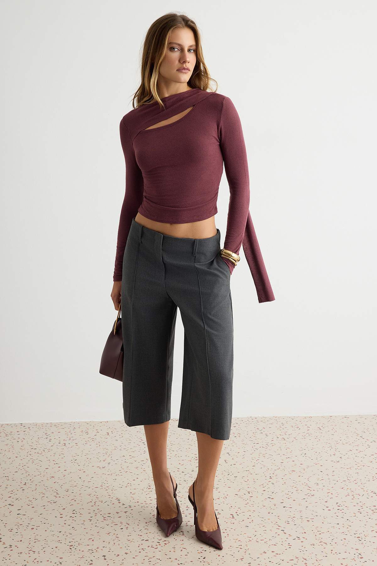 Trendyolmilla Mürdüm Transparan Fitted/Vücuda Oturan Şal Yaka Super Crop Fake Triko Örme Bluz TWOAW27BZ00238