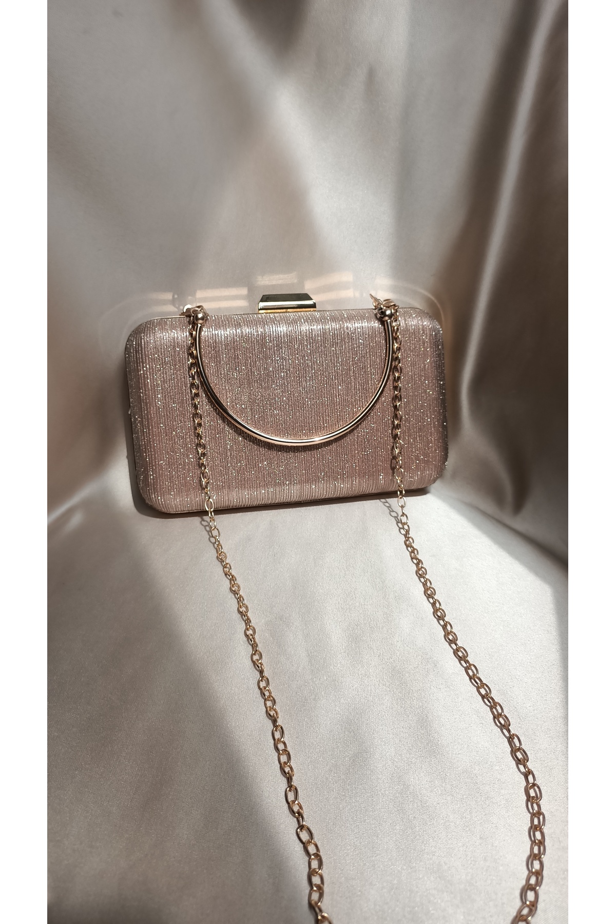 Gül karatekin gk Kadın Rose Gold Lazer Kumaş Ekstra Zincirli ve Çıkarılabilir Tutma Saplı Şık Abiye Portföy Çanta görsel 3