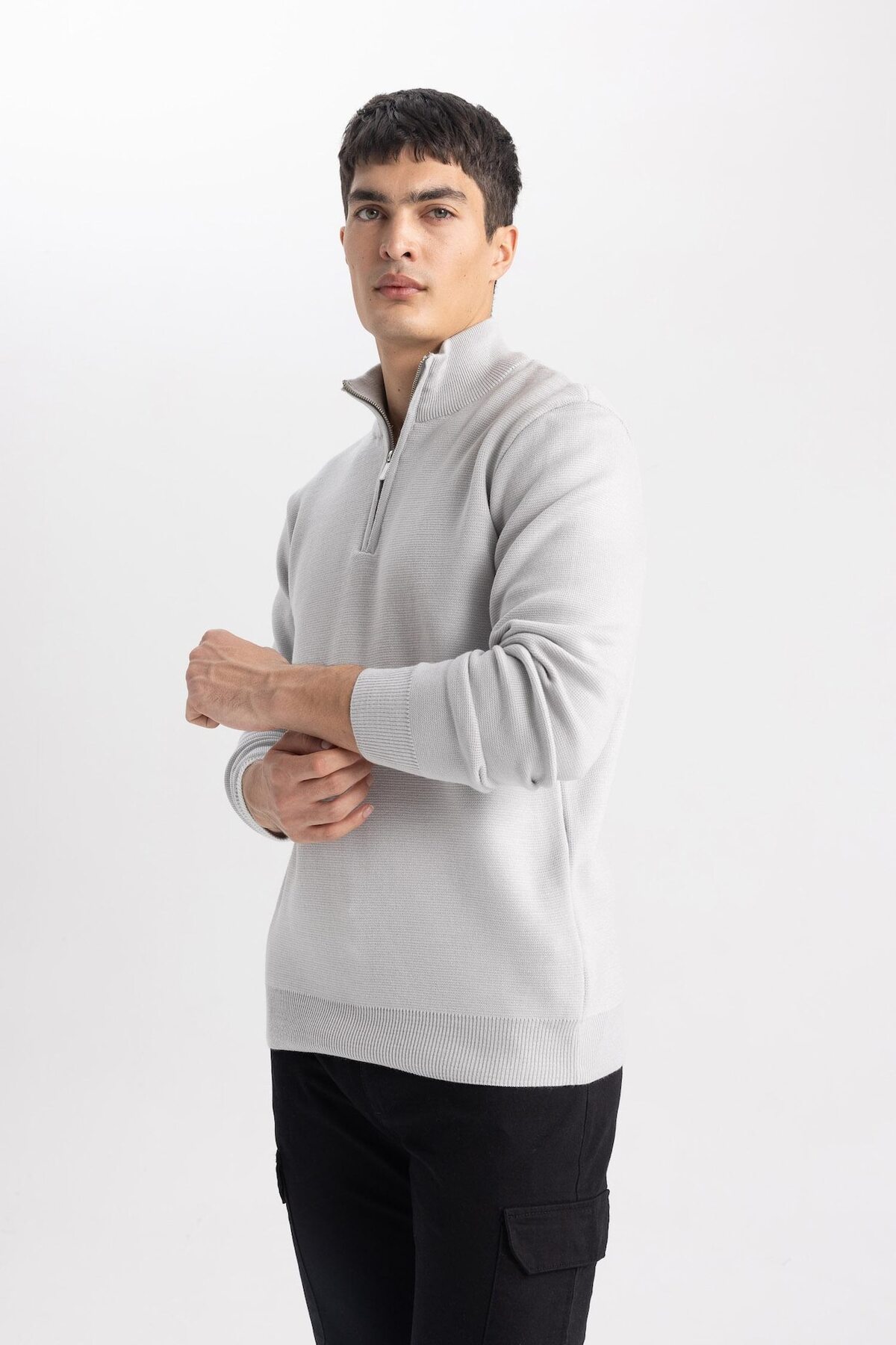Standart Fit Normal Kesim Dik Yaka Yarım Fermuarlı Basic Düz Triko Kazak A5184AX24AU — خاکستری — تصویر 6 از 8