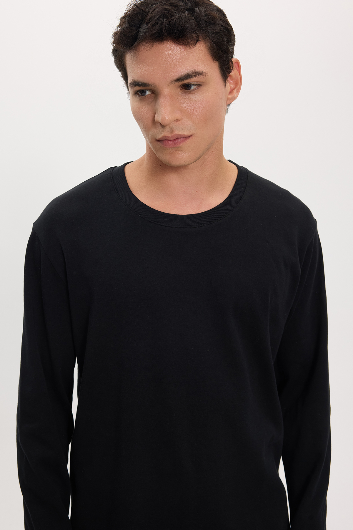Tudors Unisex Relax Fit Rahat Kesim %100 Pamuk Uzun Kollu Bisiklet Yaka Siyah Basic Tişört görsel 4