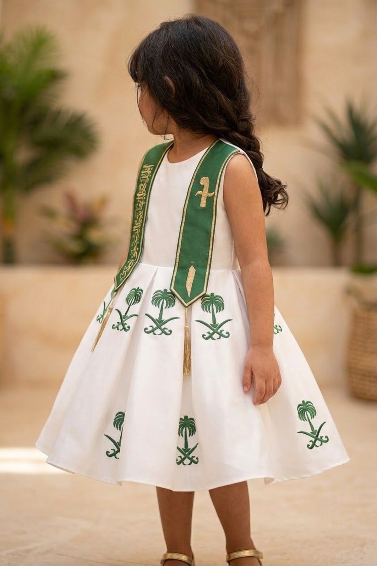فستان بناتي اليوم الوطني السعودي بتصميم بعبر عن ال...