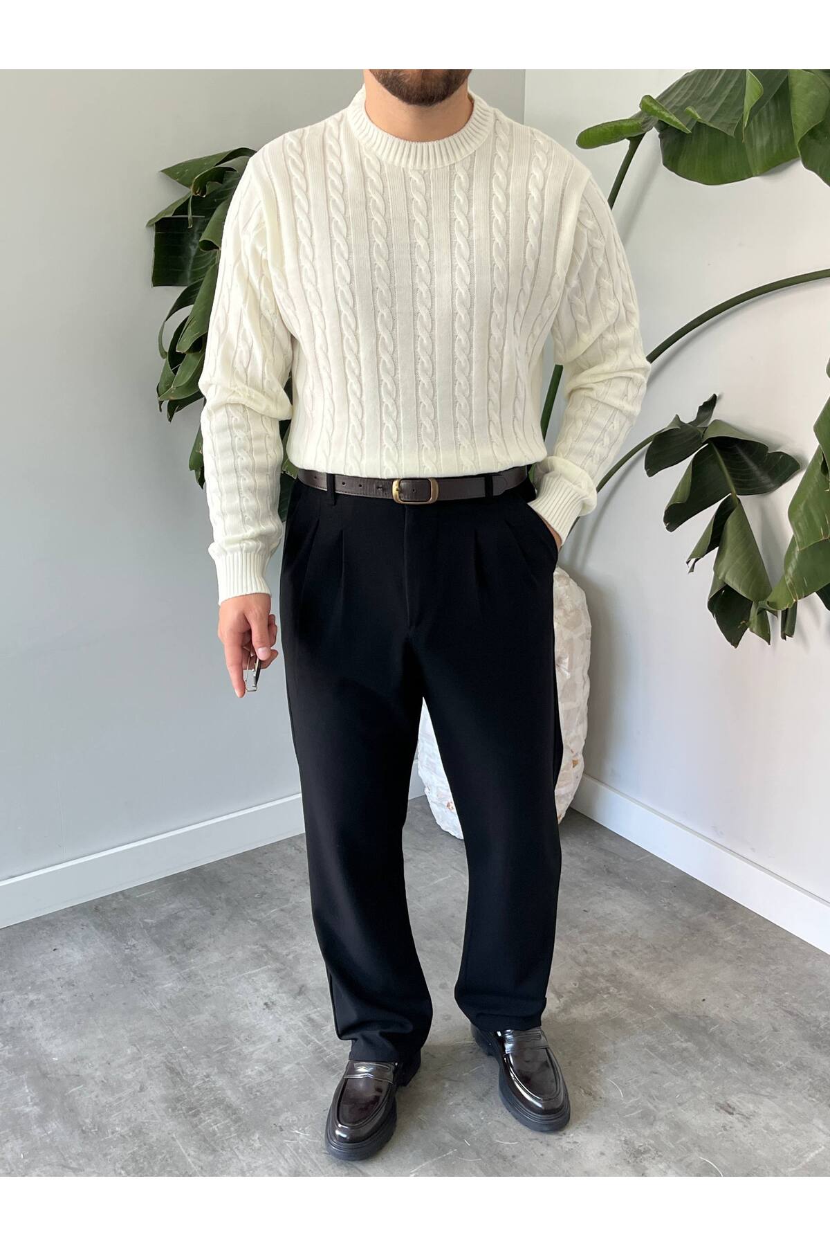 ژاکت بافتنی ضخیم یقه گرد میرا پریمیوم Cable Knit — اکرو ۲۰۰۰ — تصویر 2 از 7