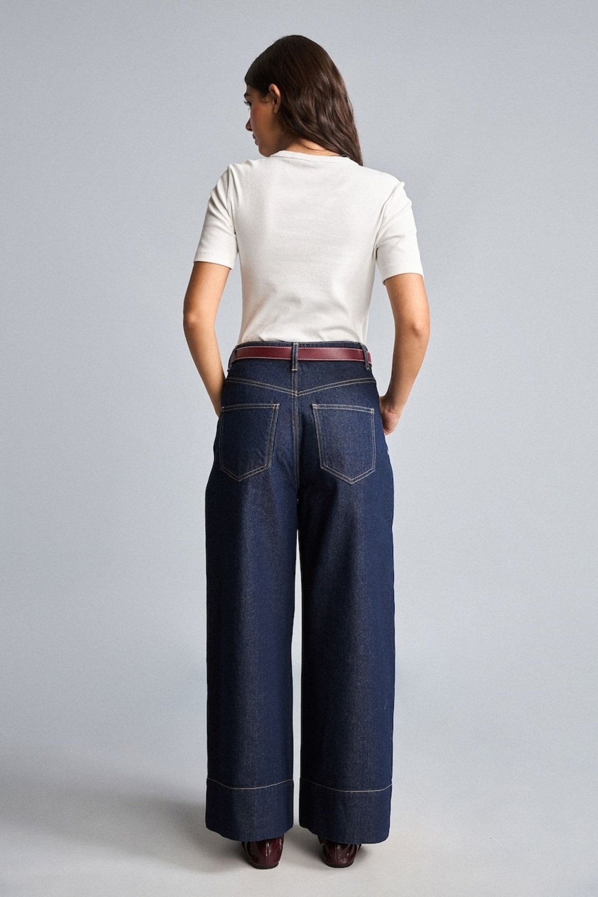 DeFacto %100 Pamuk Baggy Fit Geniş Paça Cepli Yıkamalı Kemerli Jean Pantolon H7129AX26AU görsel 5