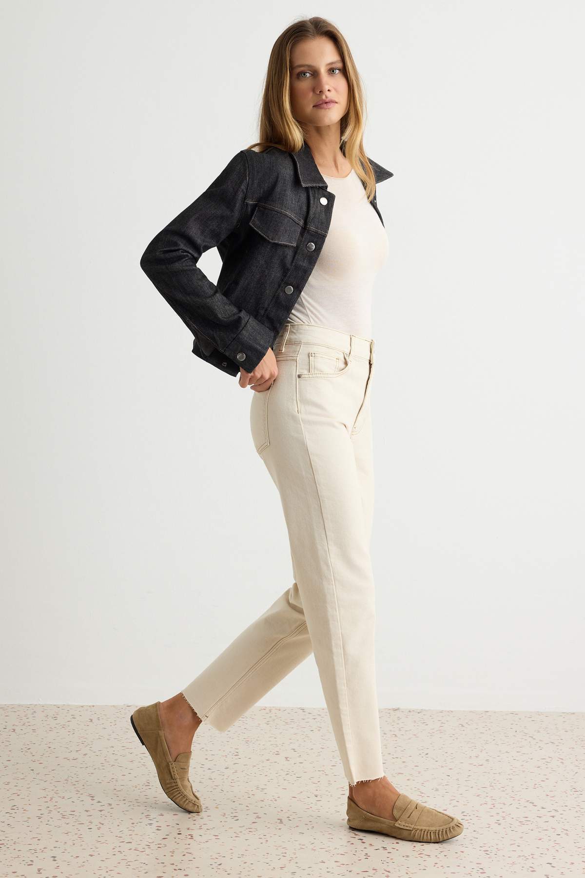 Ekru Yüksek Bel Orta Esnek Mom Kesik Paça Jeans TWOSS23JE00094