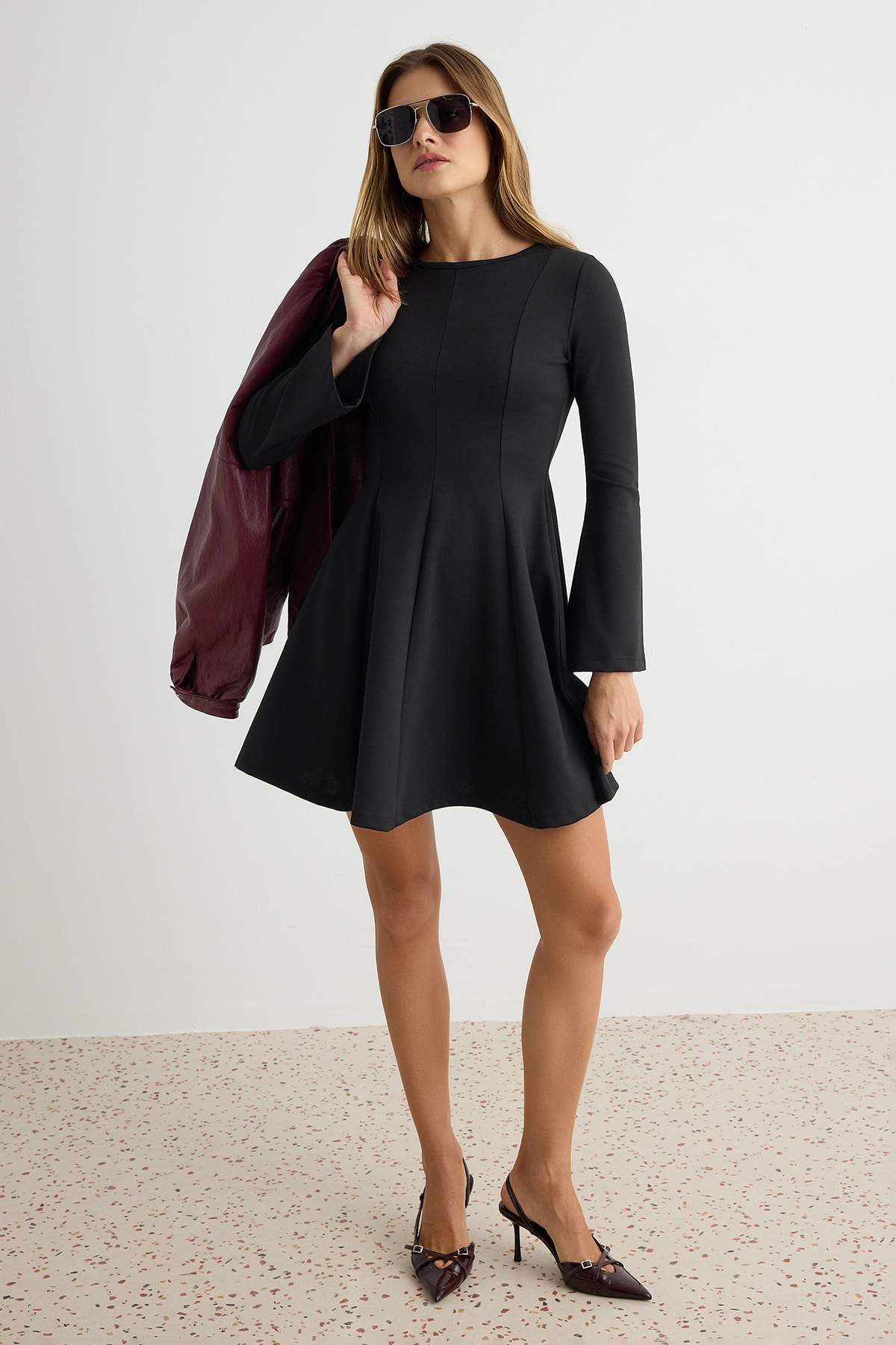 Trendyolmilla Siyah Skater/Belden Açılan Kısa / Mini İnterlok Örme Elbise TWOAW27EL00129
