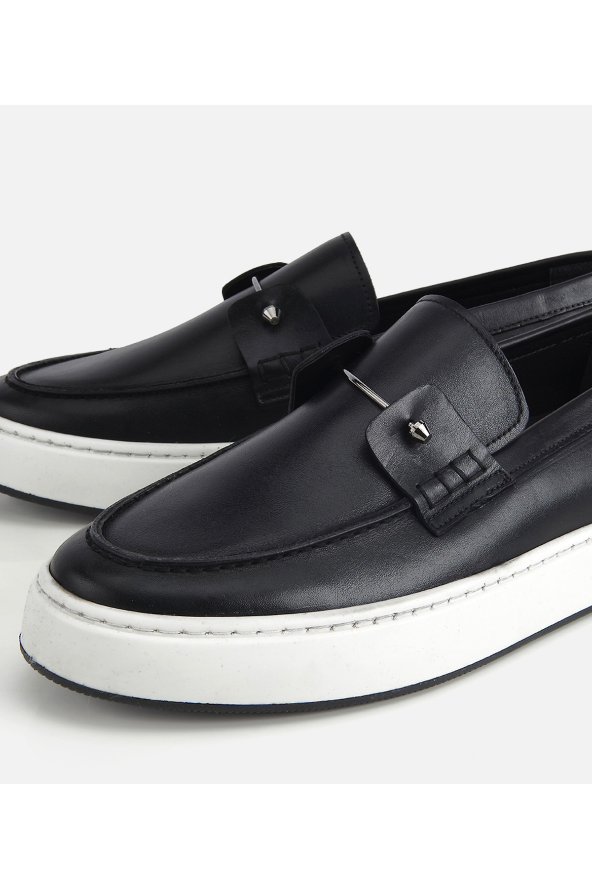 Hotiç Erkek Deri Siyah Metal Detaylı Günlük Loafer görsel 3